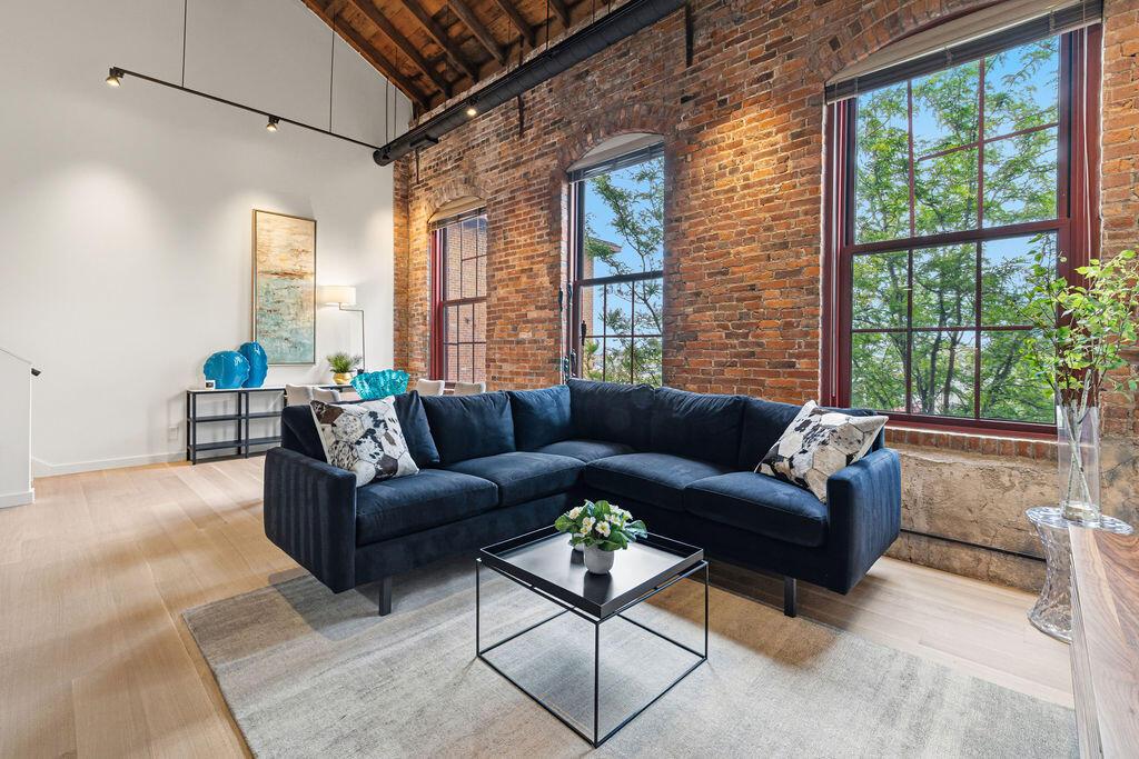 544 S Front Street, 316
