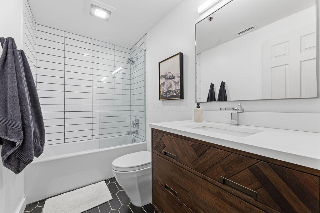 544 S Front Street, 316