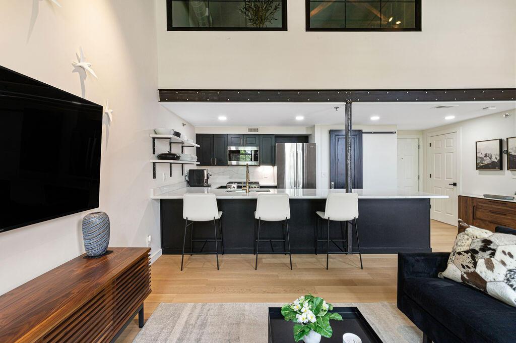 544 S Front Street, 316