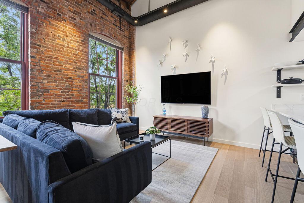 544 S Front Street, 316