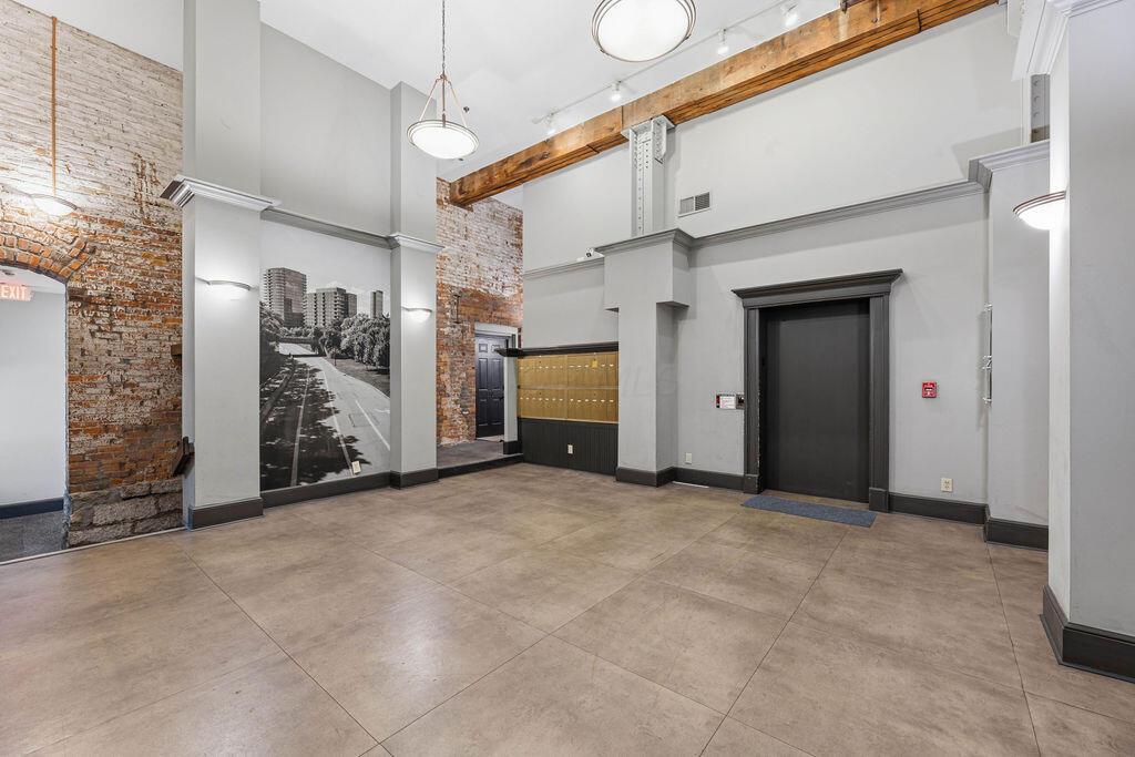 544 S Front Street, 316