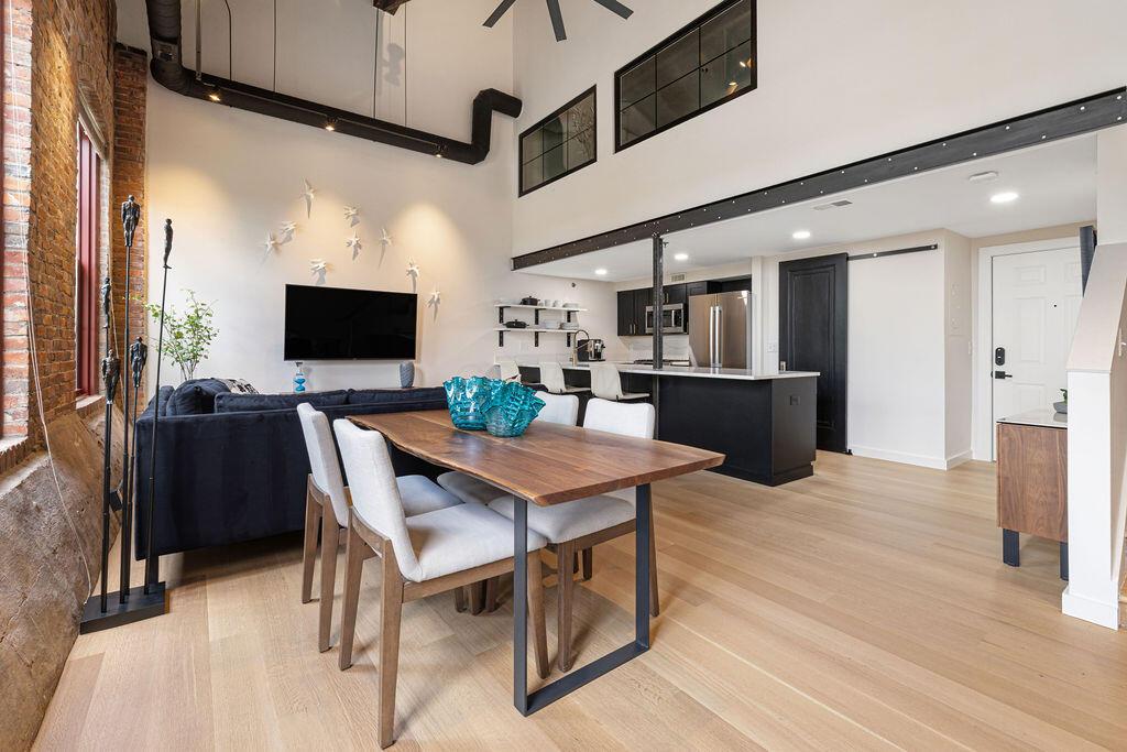 544 S Front Street, 316