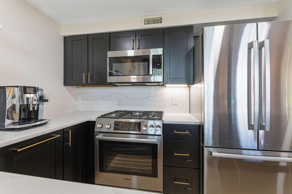 544 S Front Street, 316