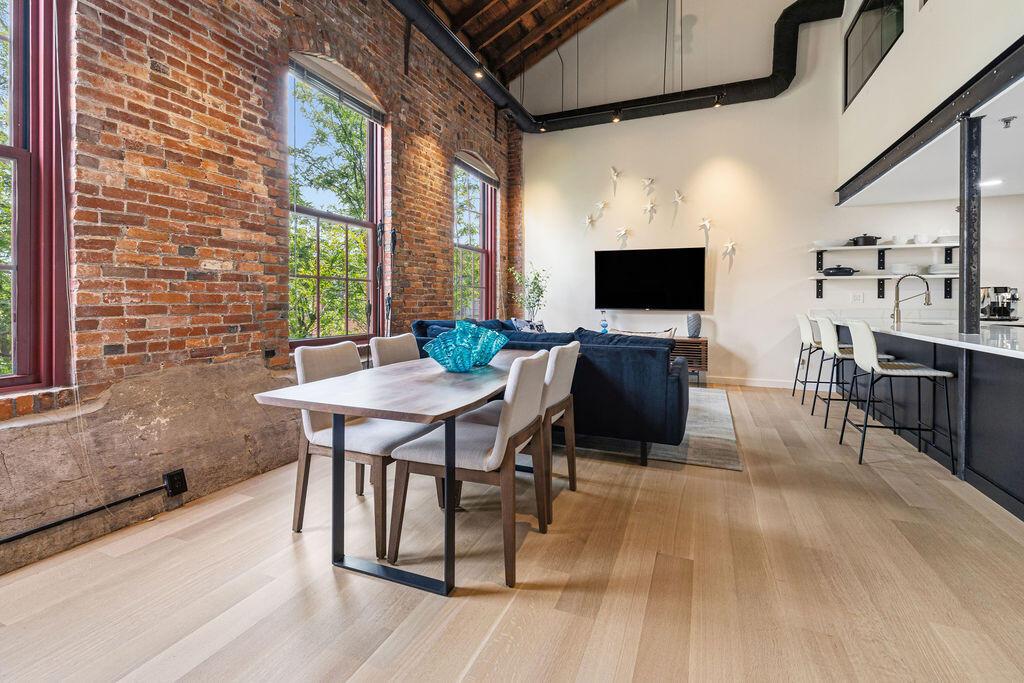 544 S Front Street, 316