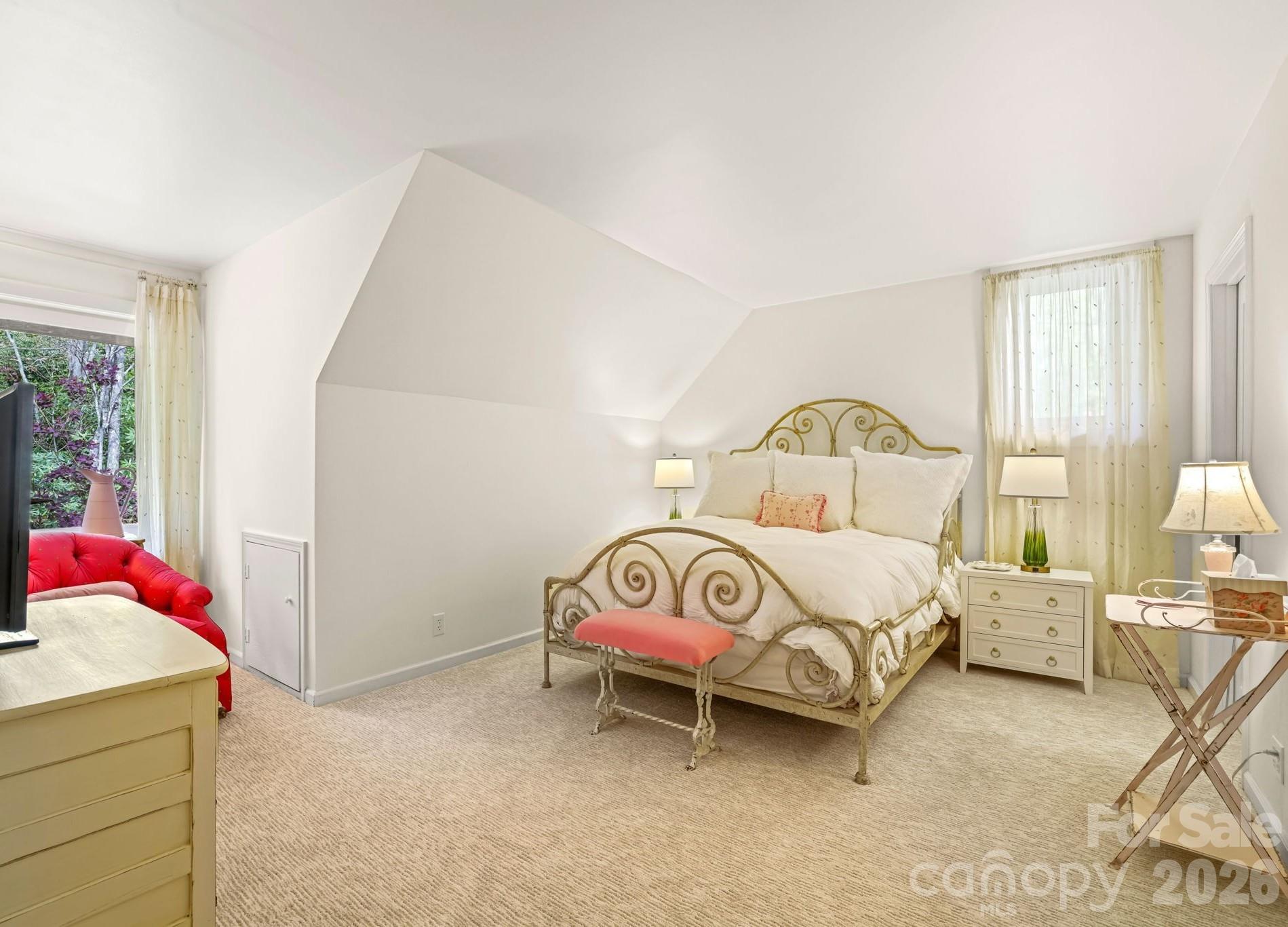 1052 Toxaway Drive