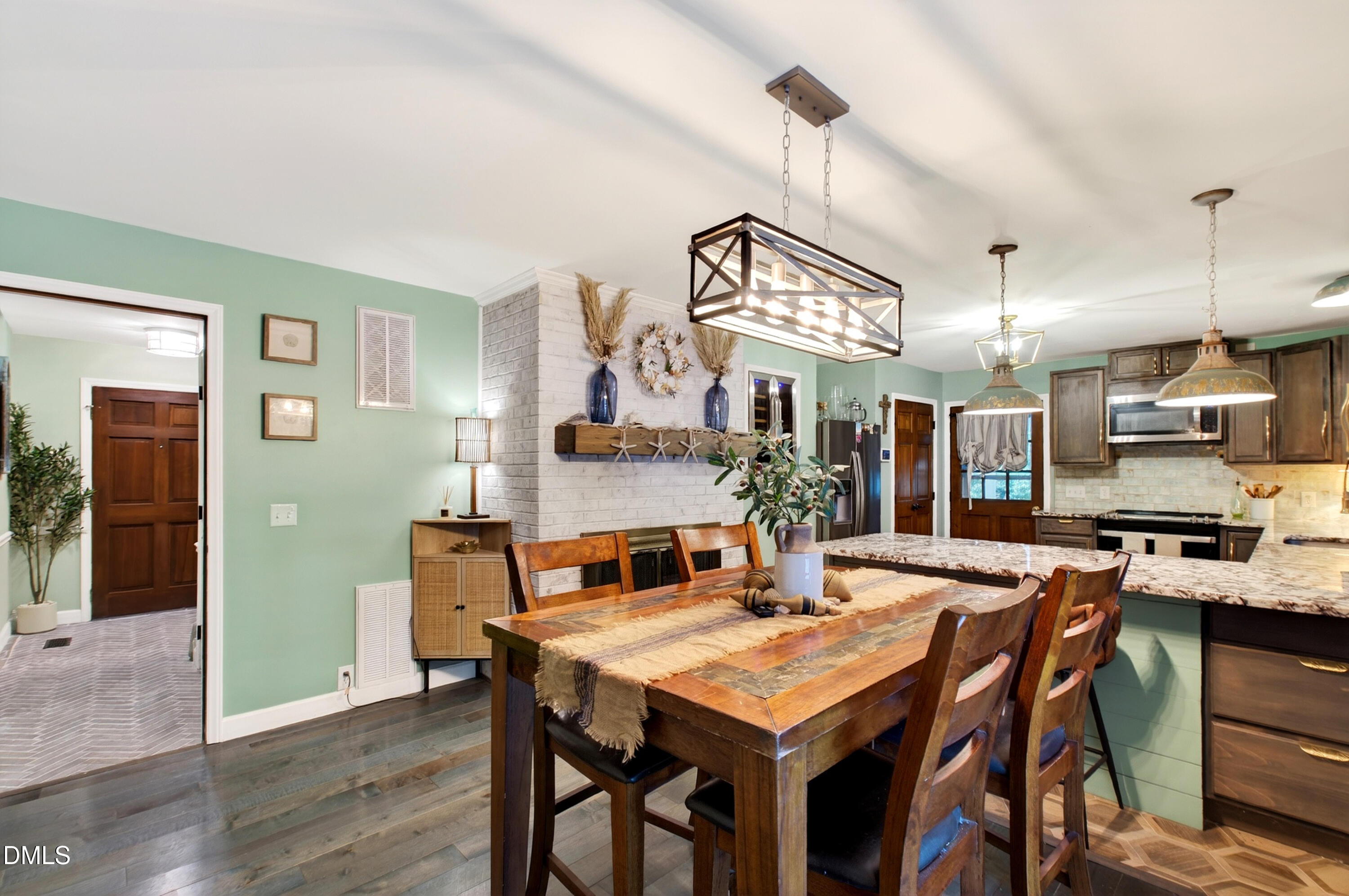 100 Old Meadowbrook Drive