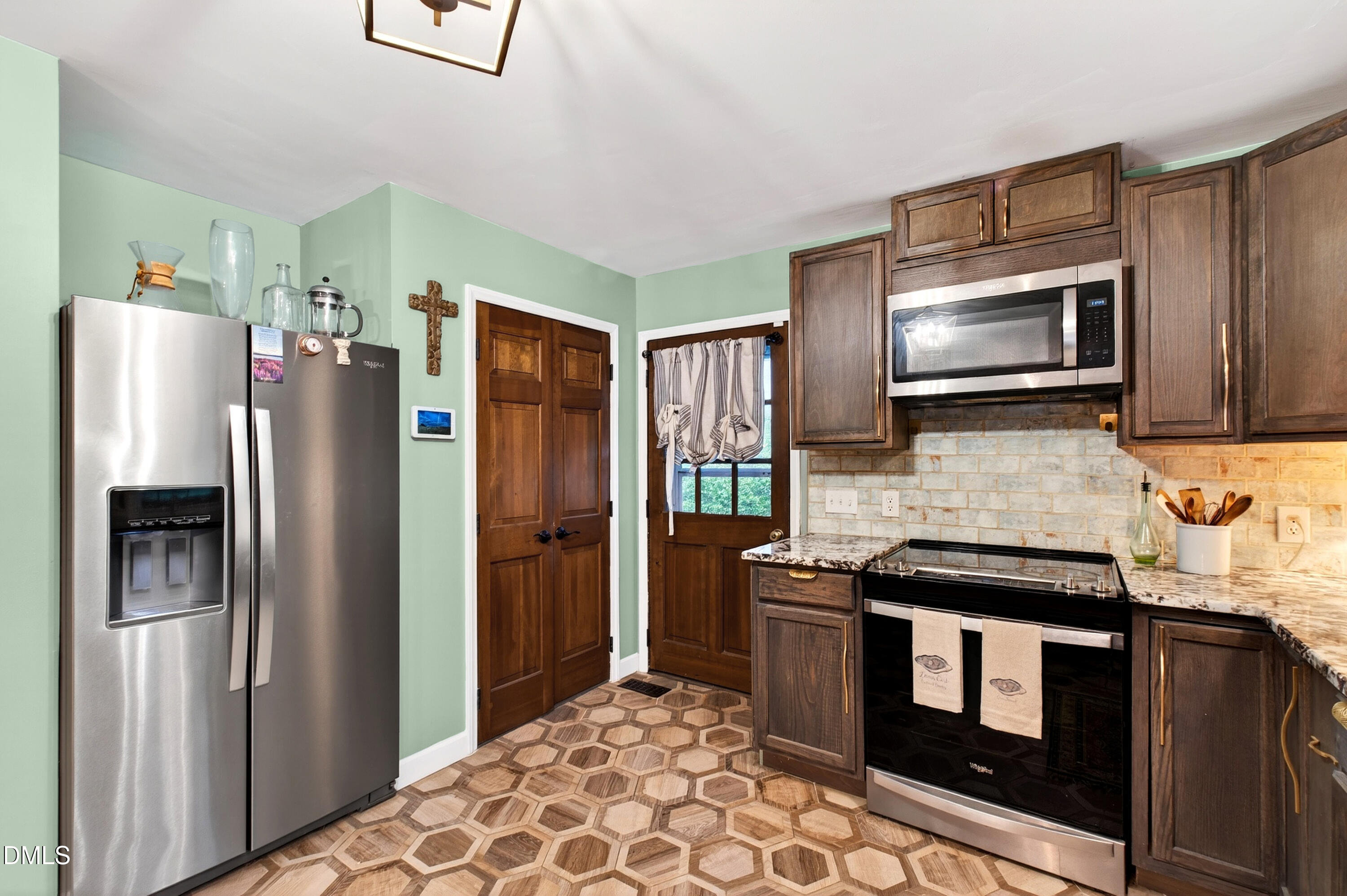 100 Old Meadowbrook Drive