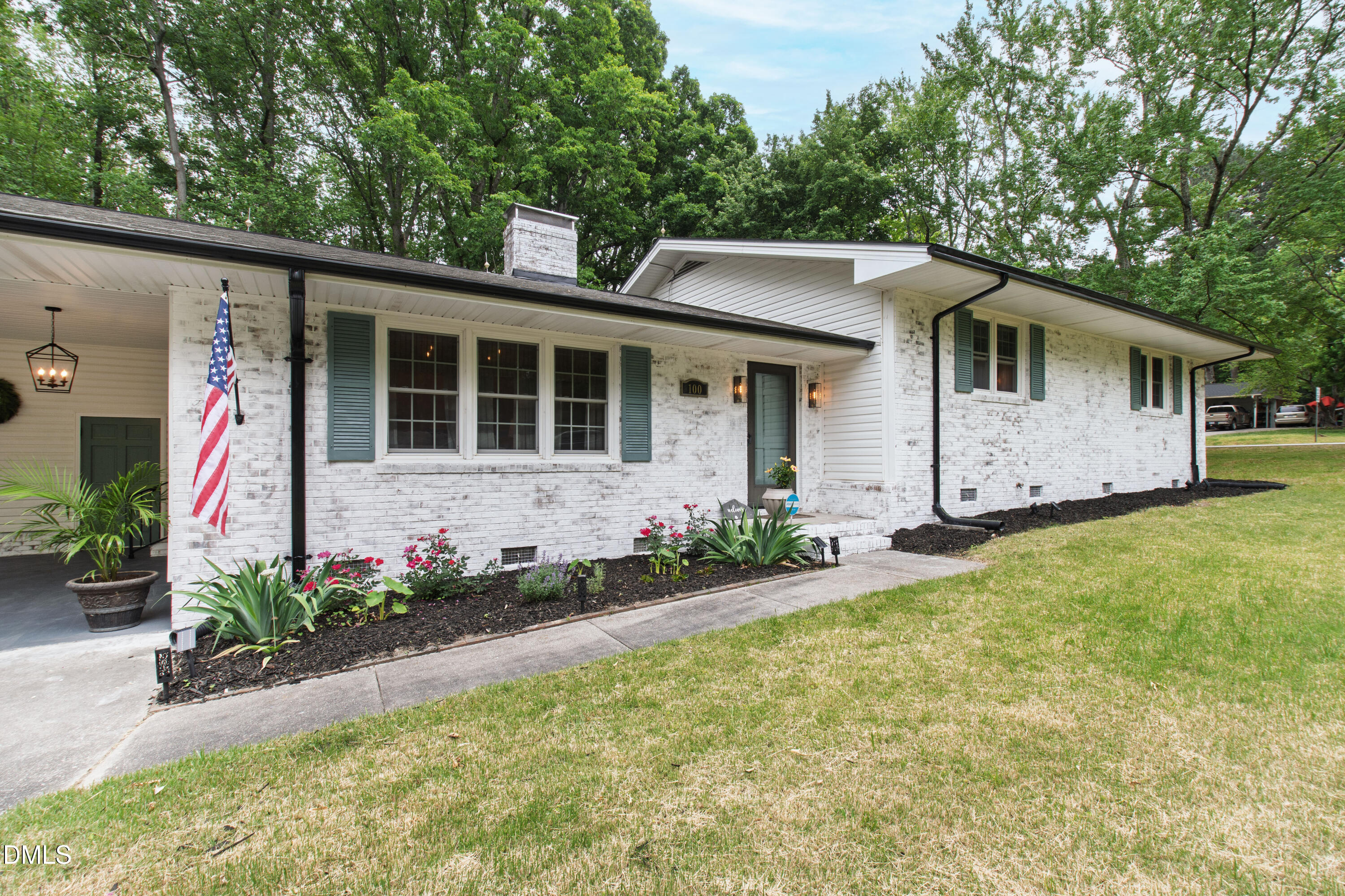 100 Old Meadowbrook Drive