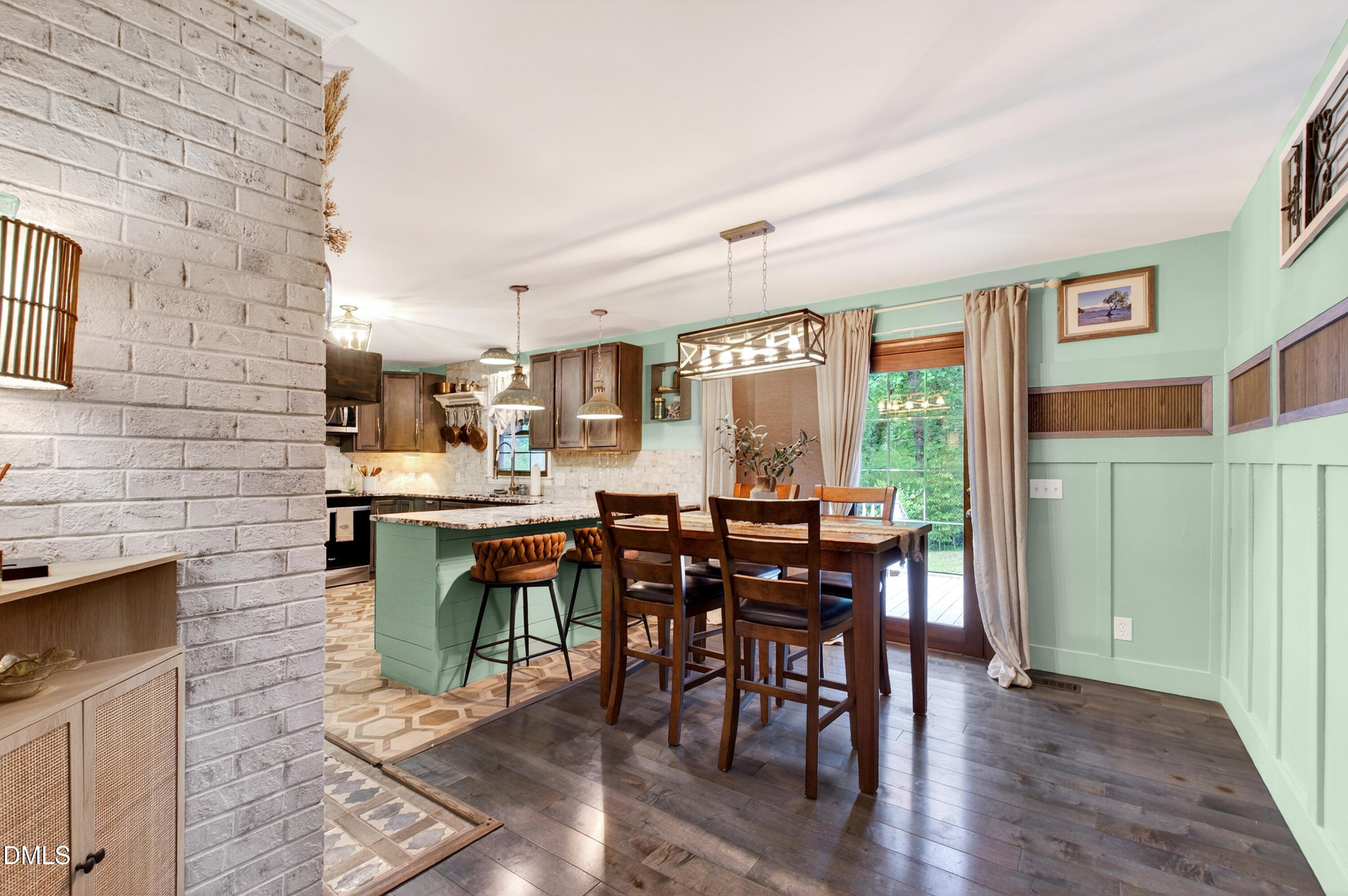 100 Old Meadowbrook Drive