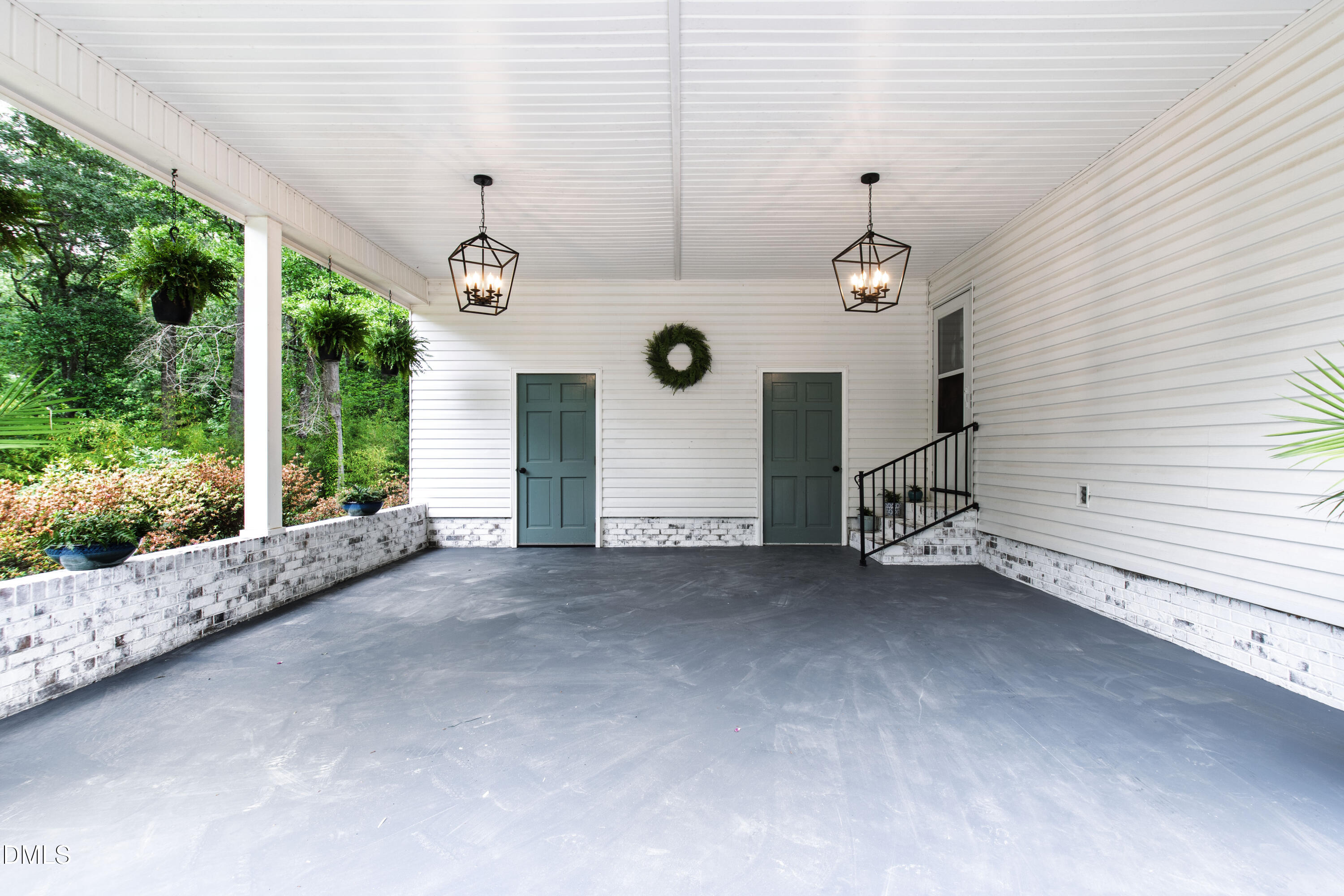 100 Old Meadowbrook Drive