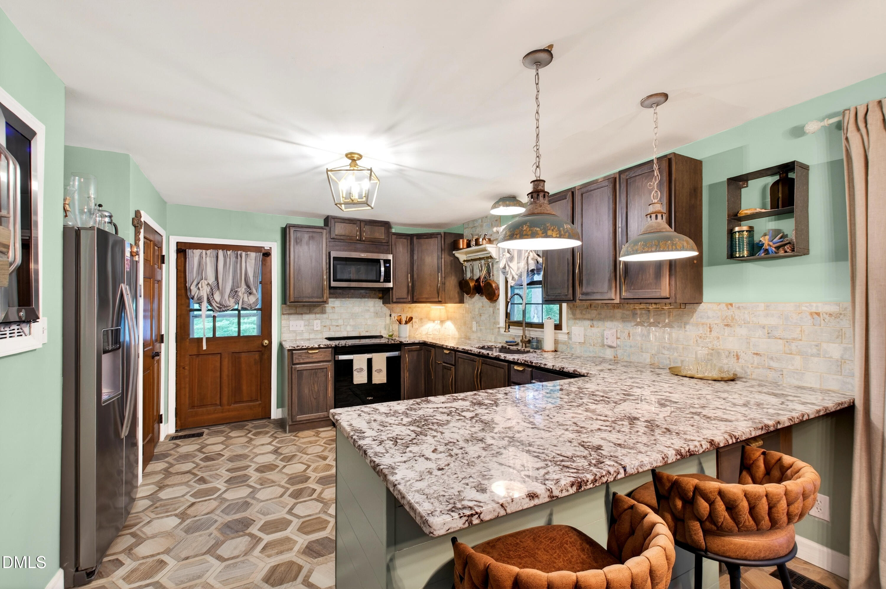 100 Old Meadowbrook Drive