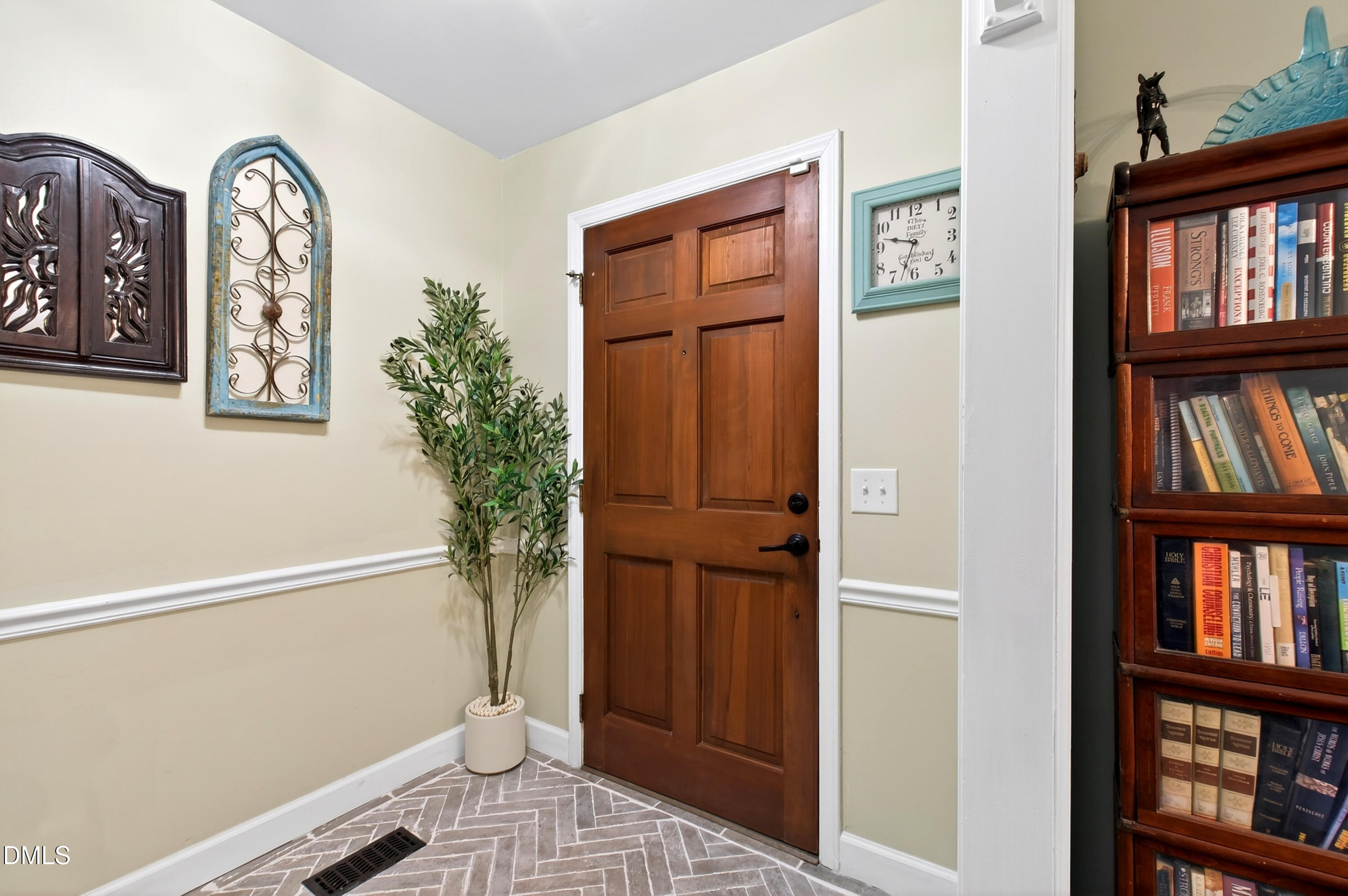 100 Old Meadowbrook Drive