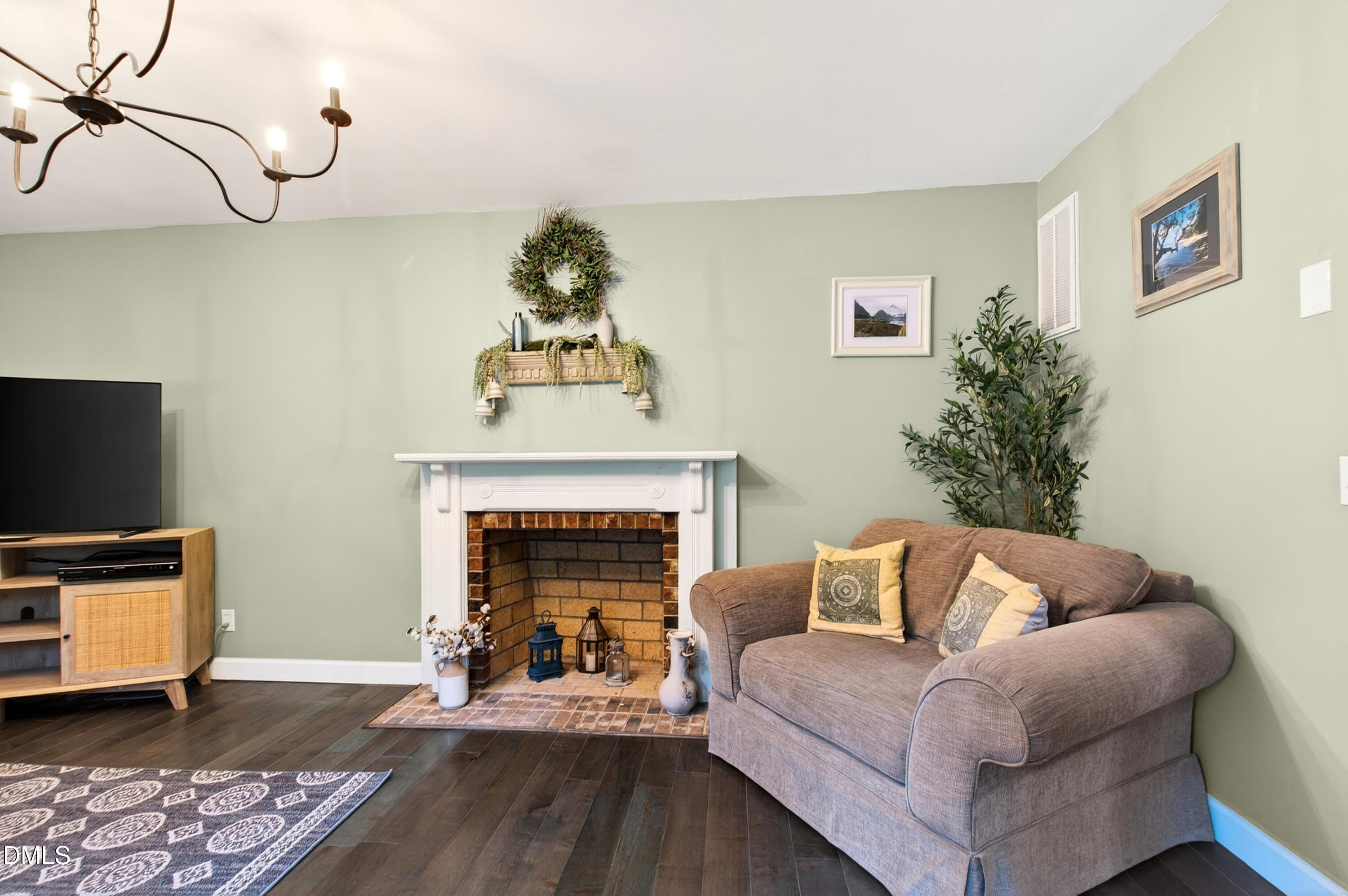 100 Old Meadowbrook Drive