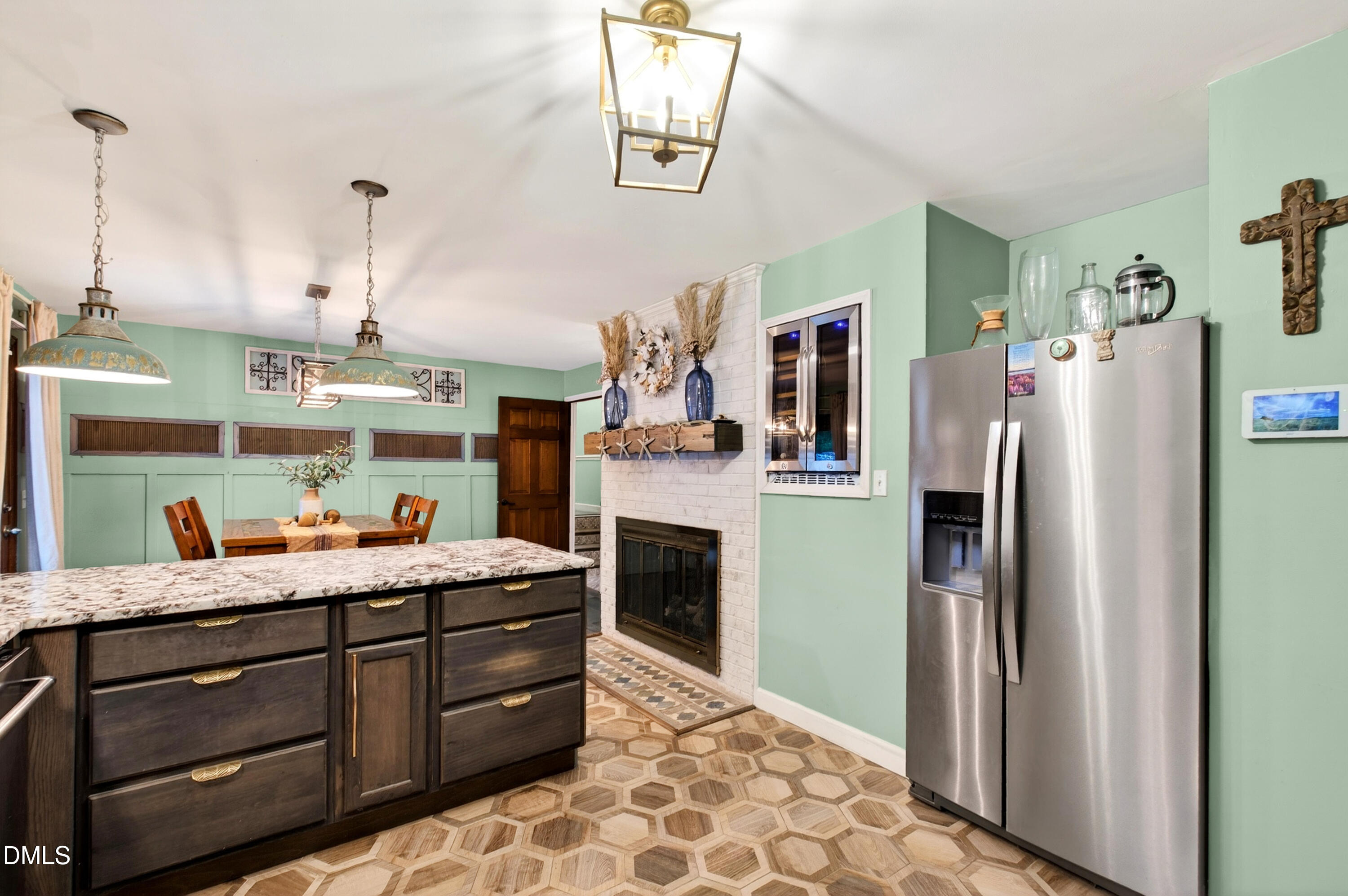 100 Old Meadowbrook Drive