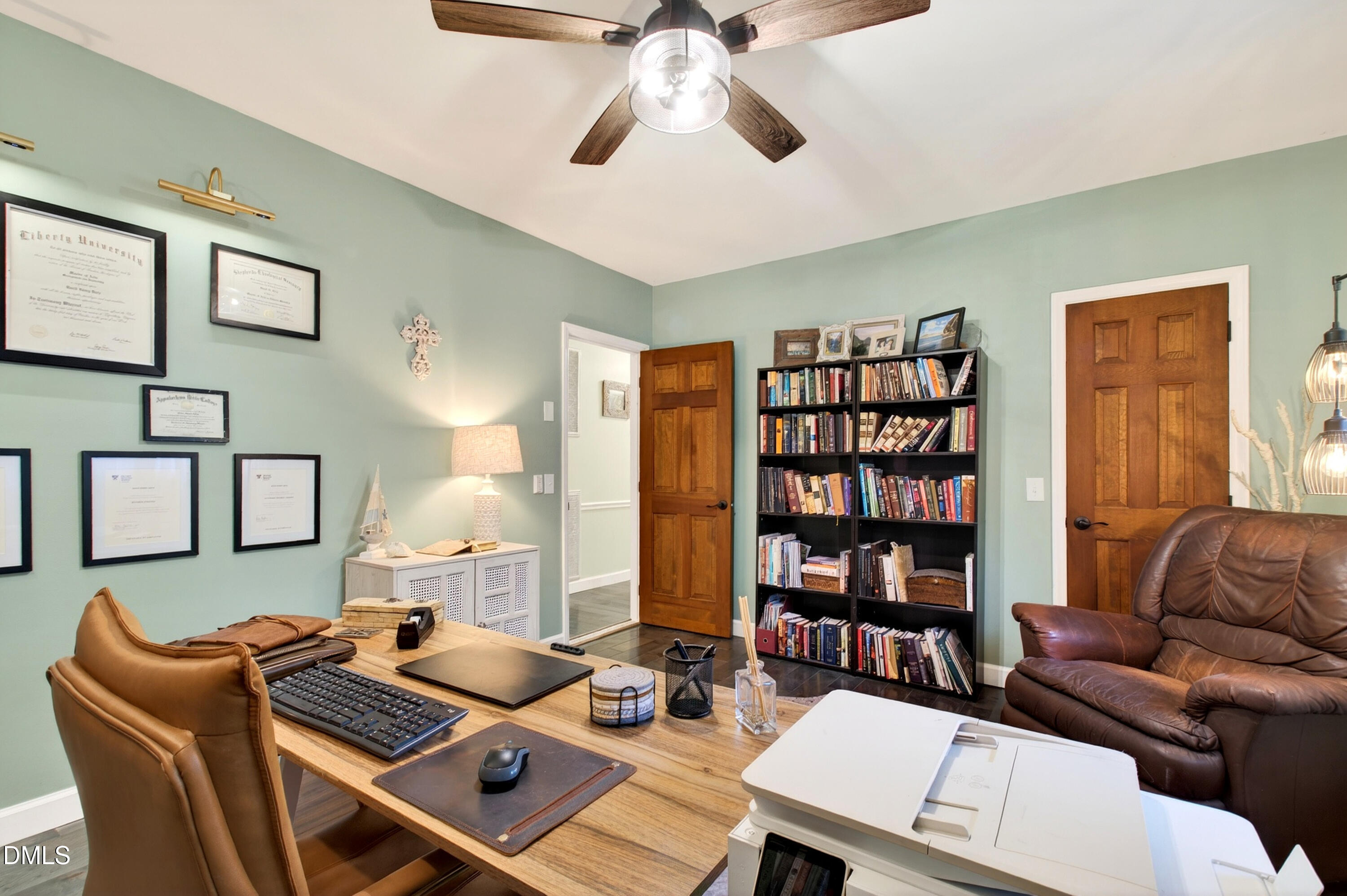 100 Old Meadowbrook Drive