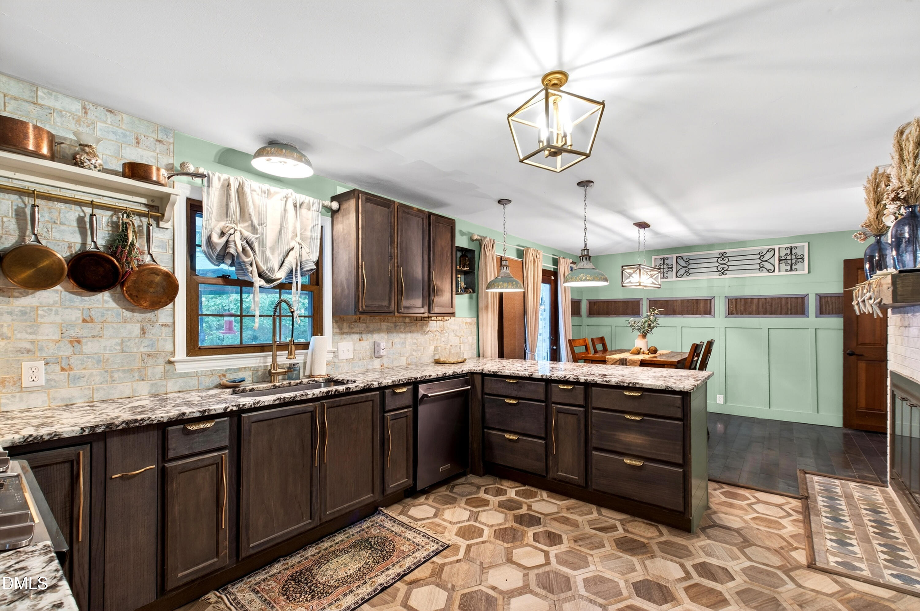 100 Old Meadowbrook Drive
