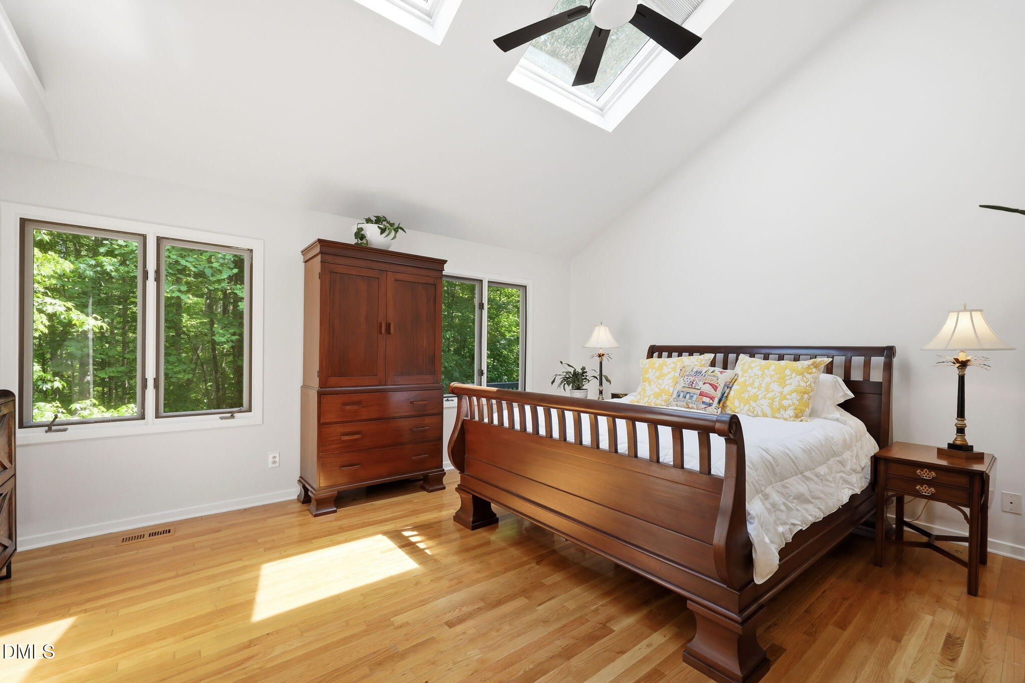 215 E Deer Run