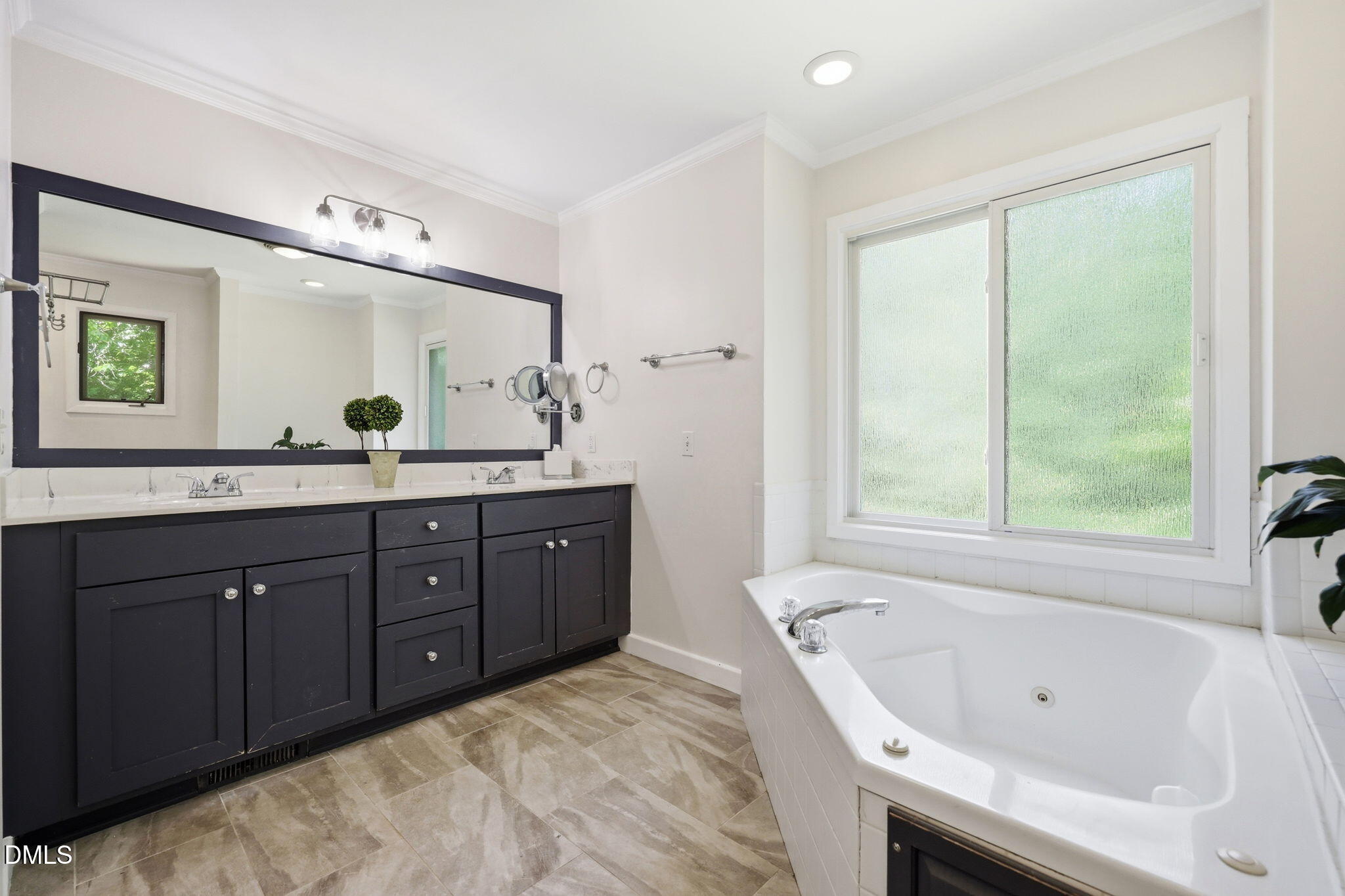 215 E Deer Run