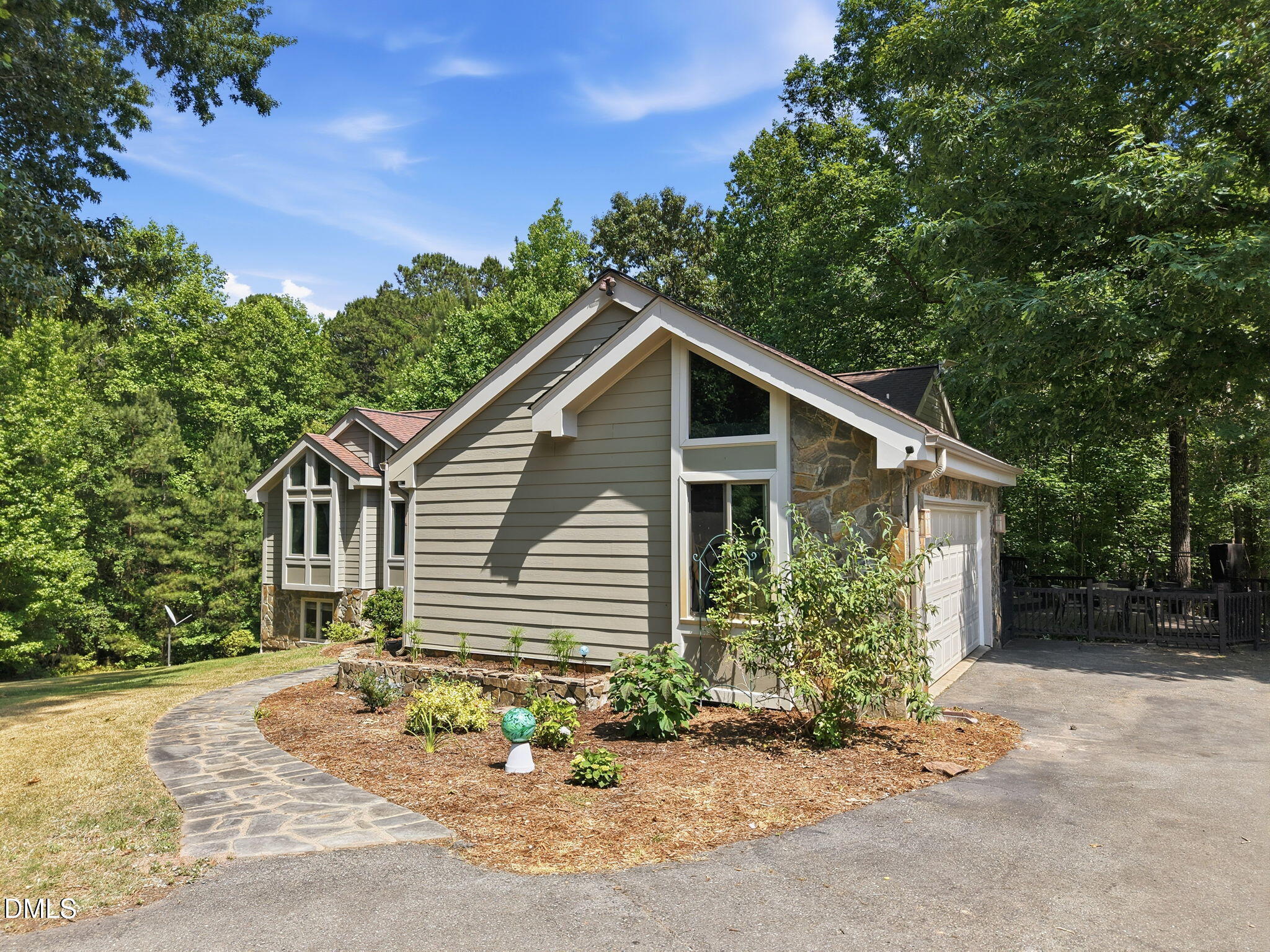 215 E Deer Run
