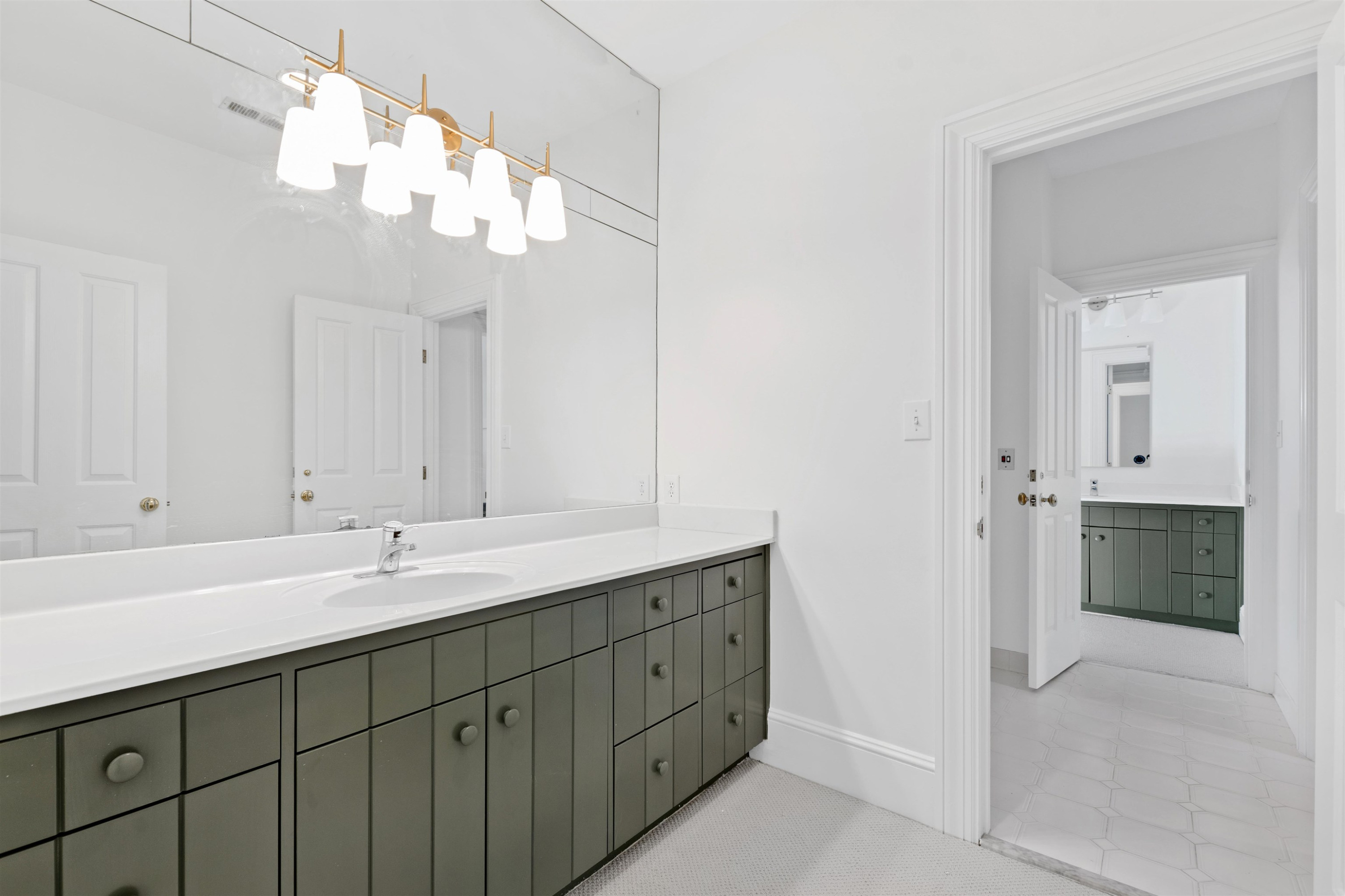 104 Marseille Place