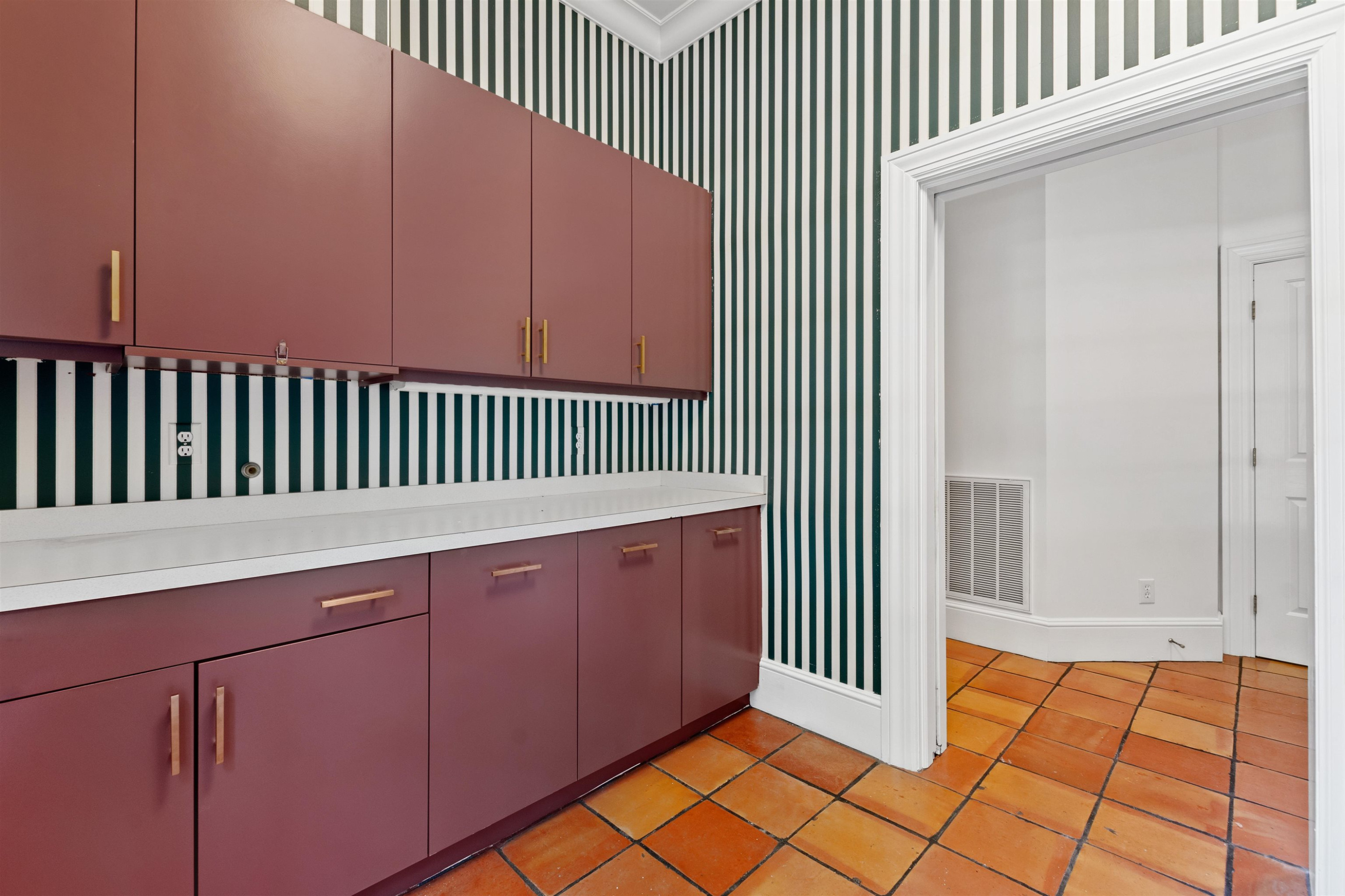 104 Marseille Place