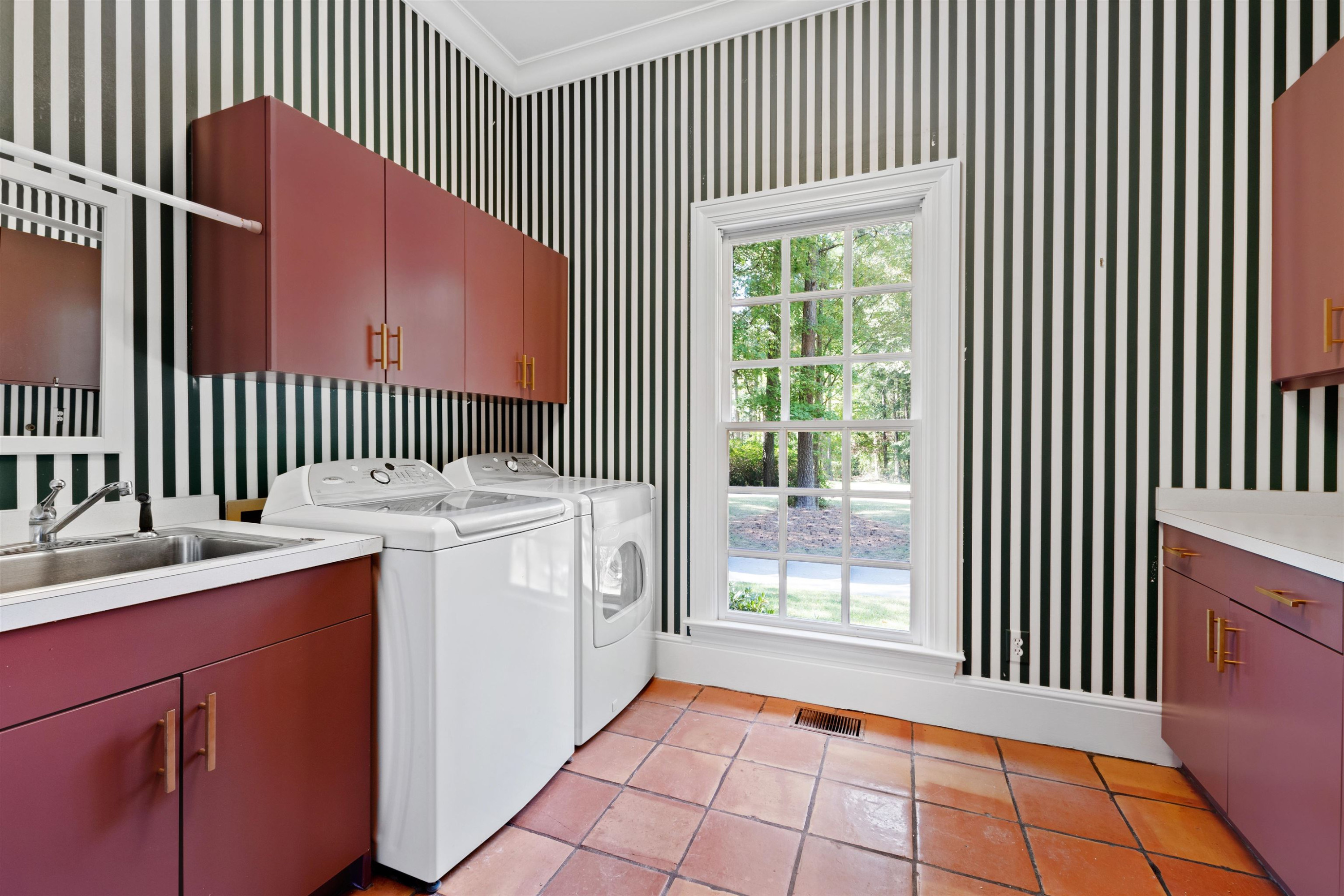 104 Marseille Place