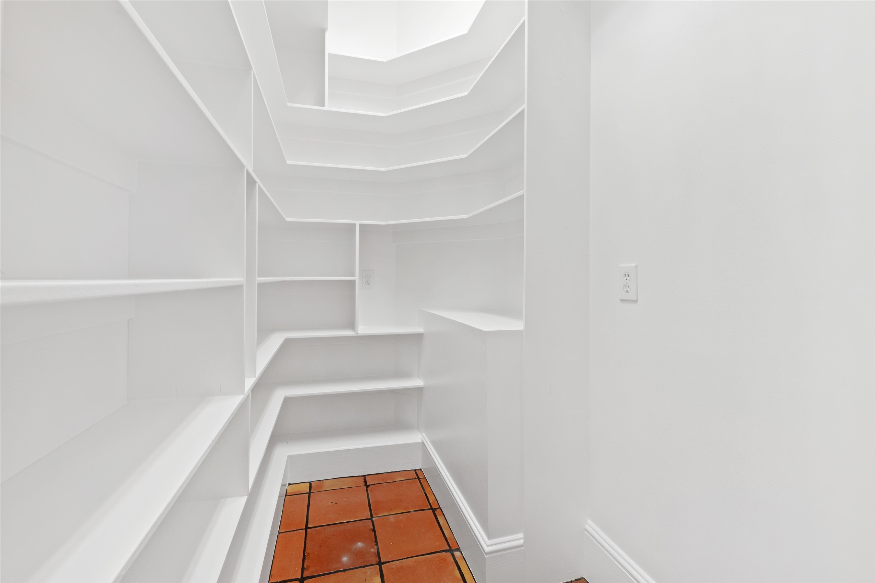 104 Marseille Place