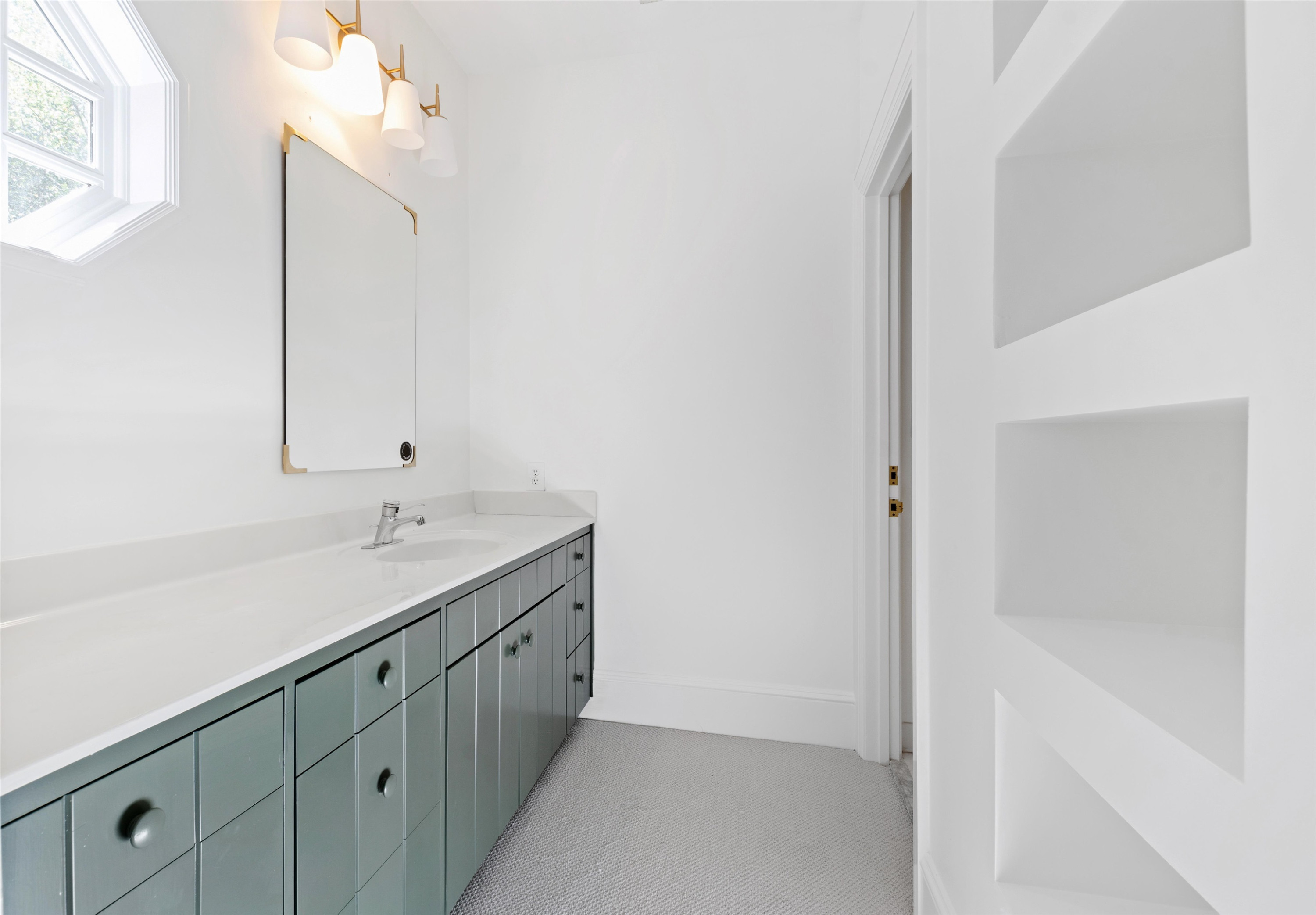 104 Marseille Place