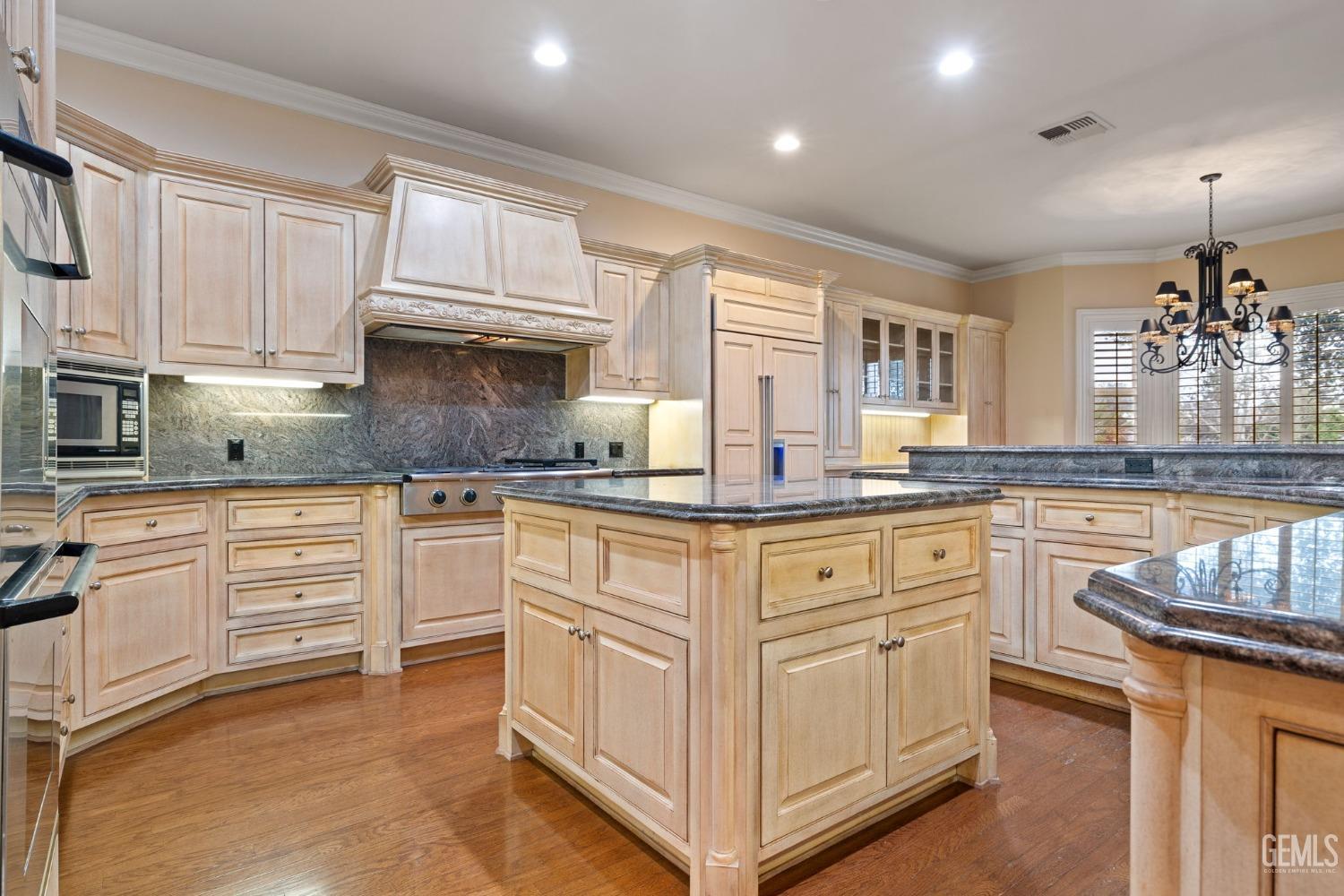 2112 Wedgemont Place