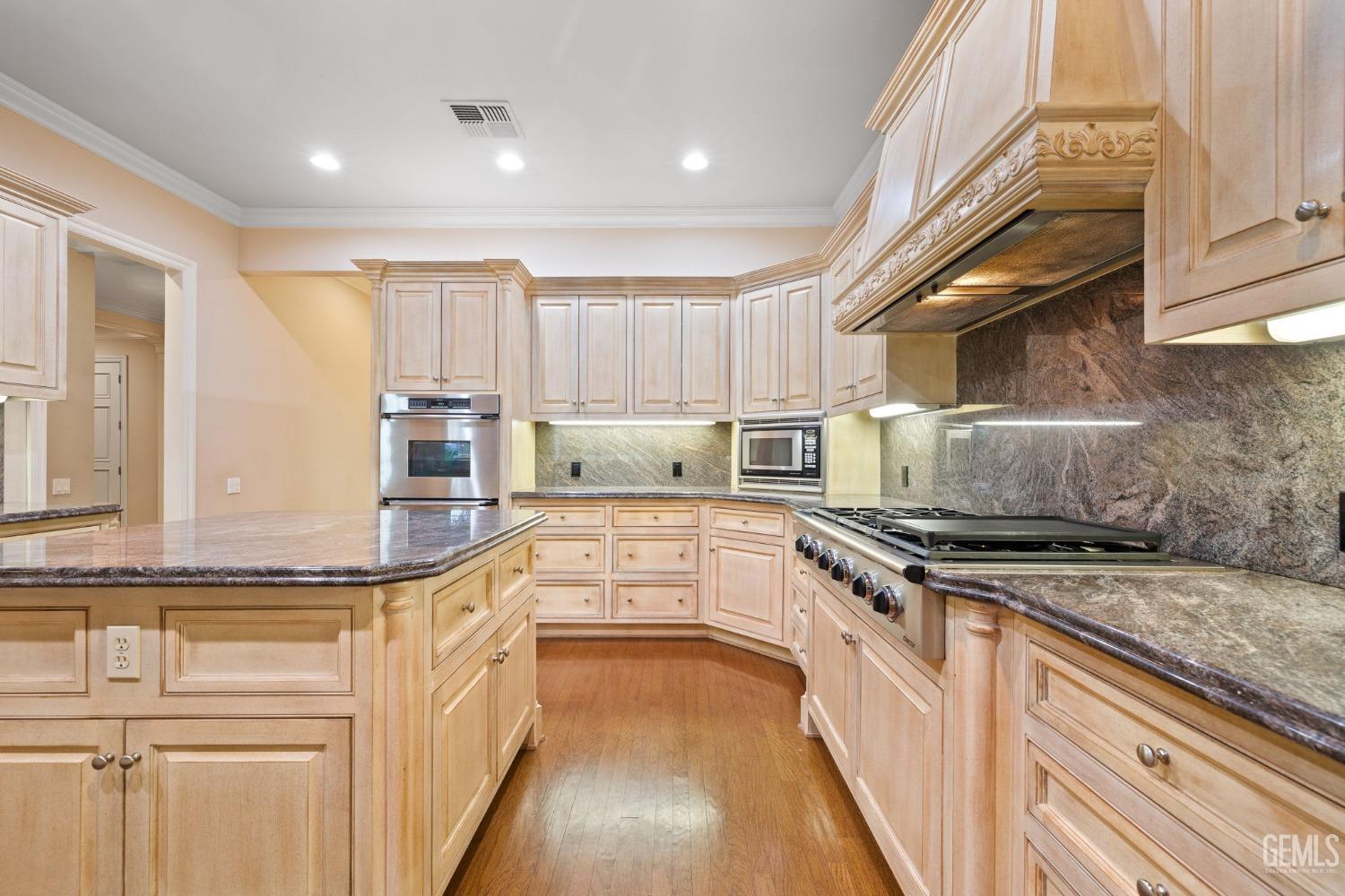 2112 Wedgemont Place