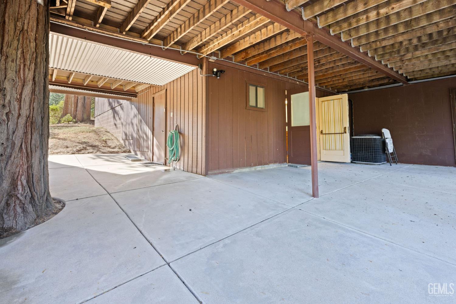 1619 Crescent Drive