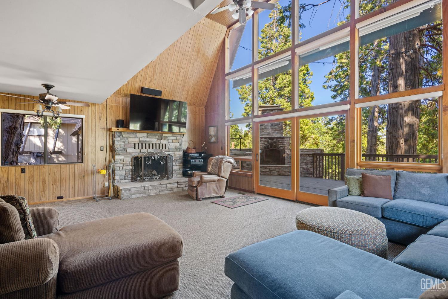 1619 Crescent Drive