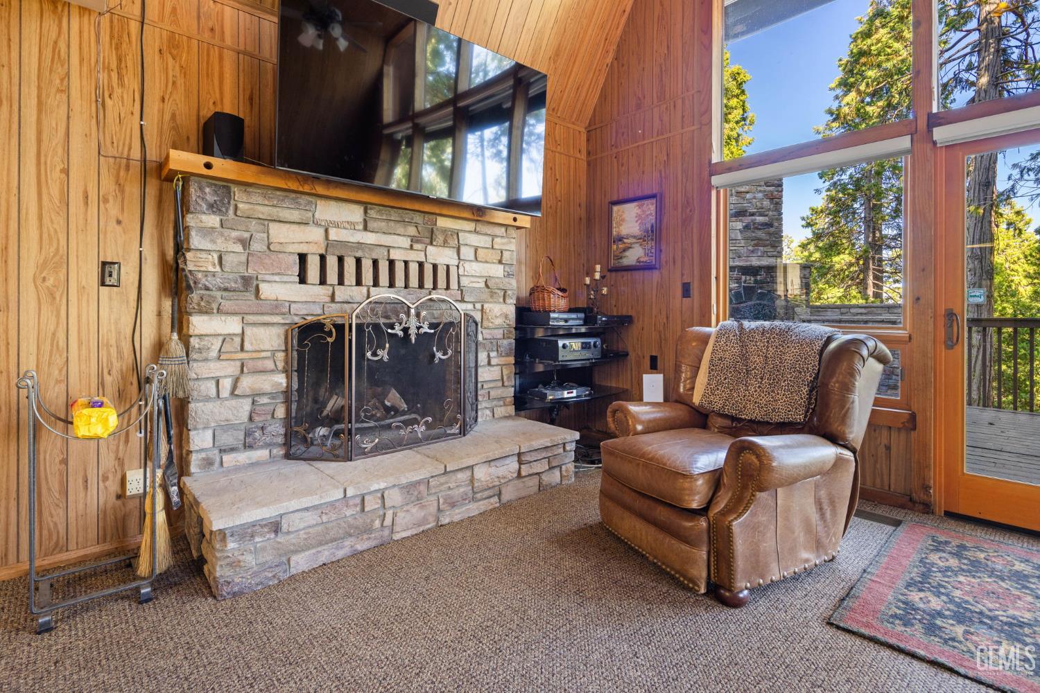 1619 Crescent Drive
