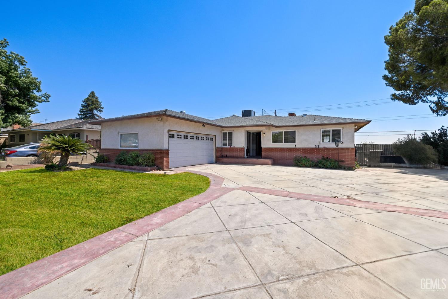 1601 University Avenue