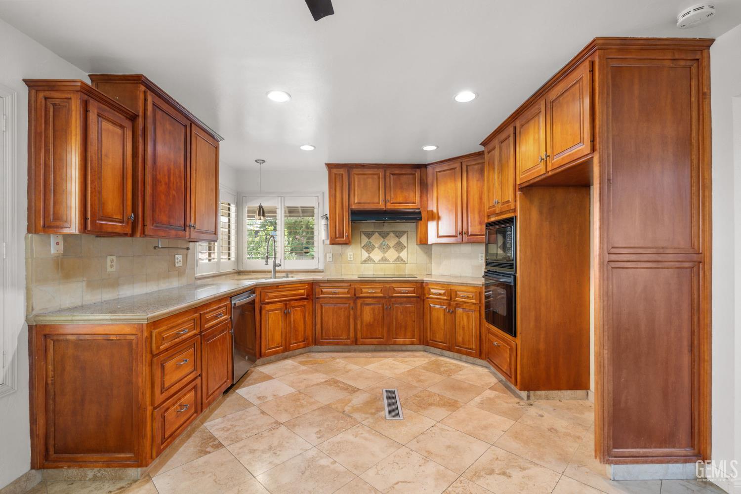 2323 Easthills Drive Unit: 65