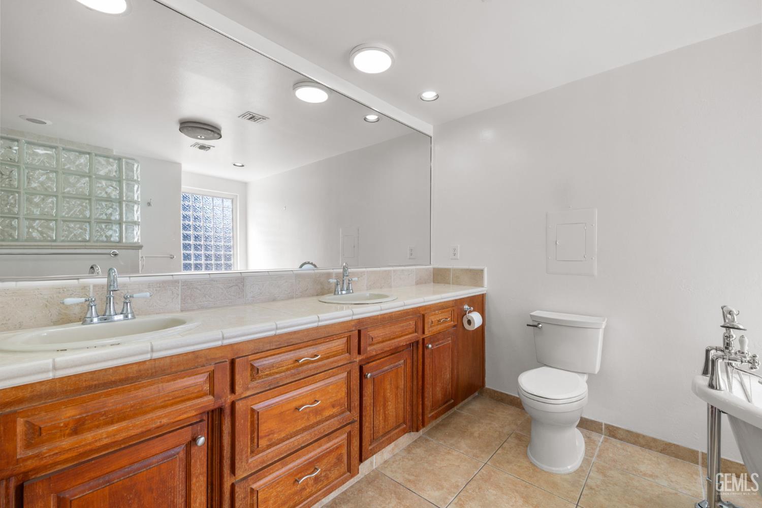2323 Easthills Drive Unit: 65