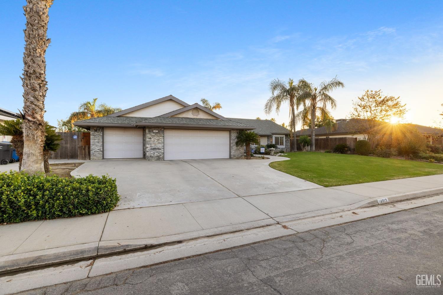 14013 Laverton Avenue