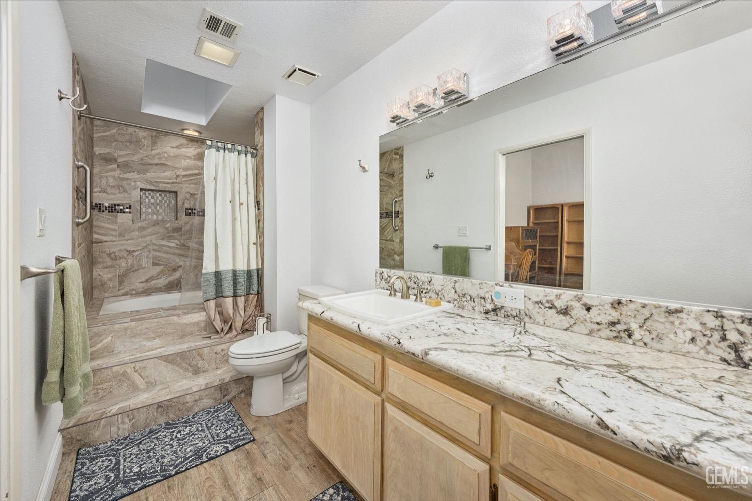 7330 Stockdale Highway Unit: 4