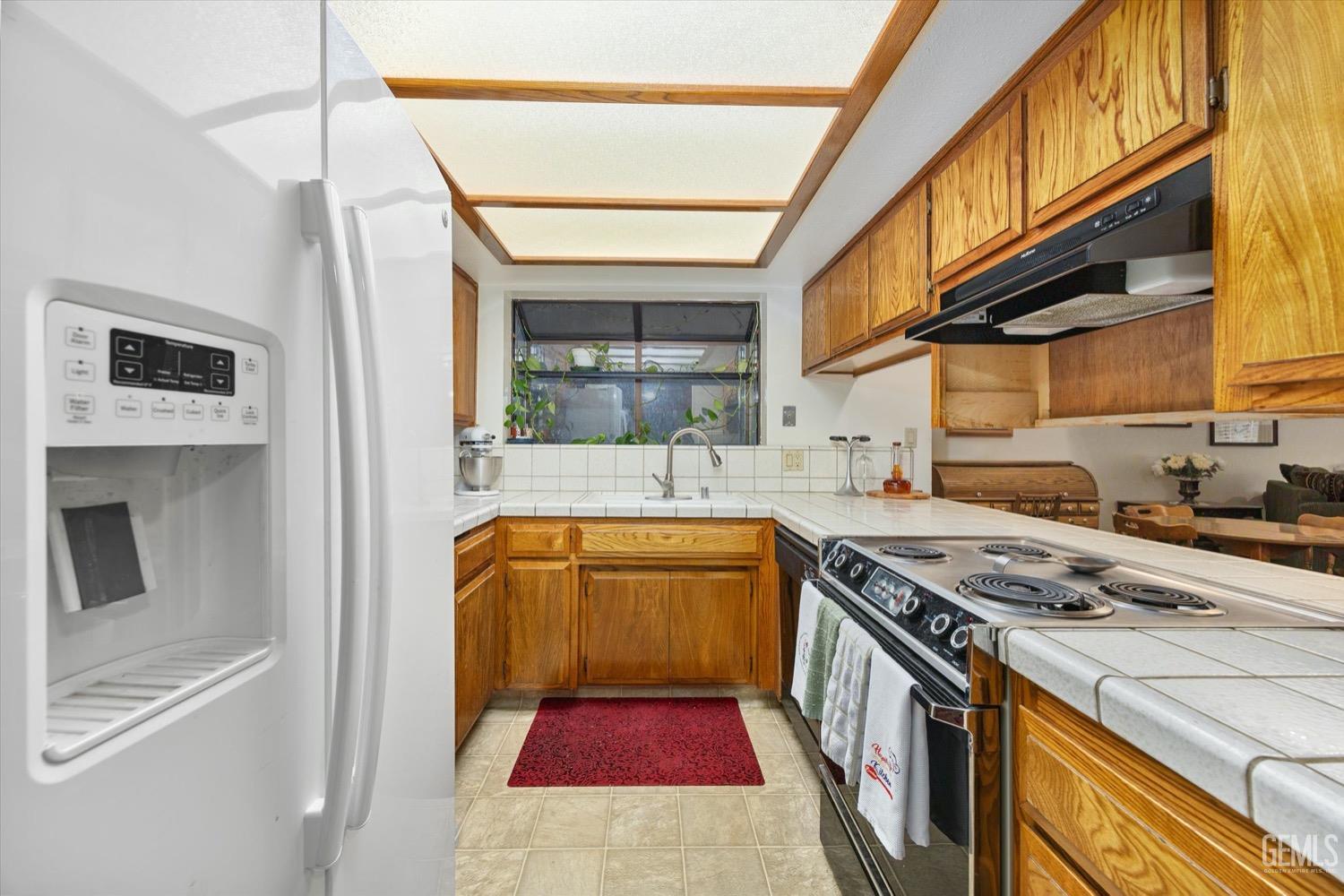 7330 Stockdale Highway Unit: 4