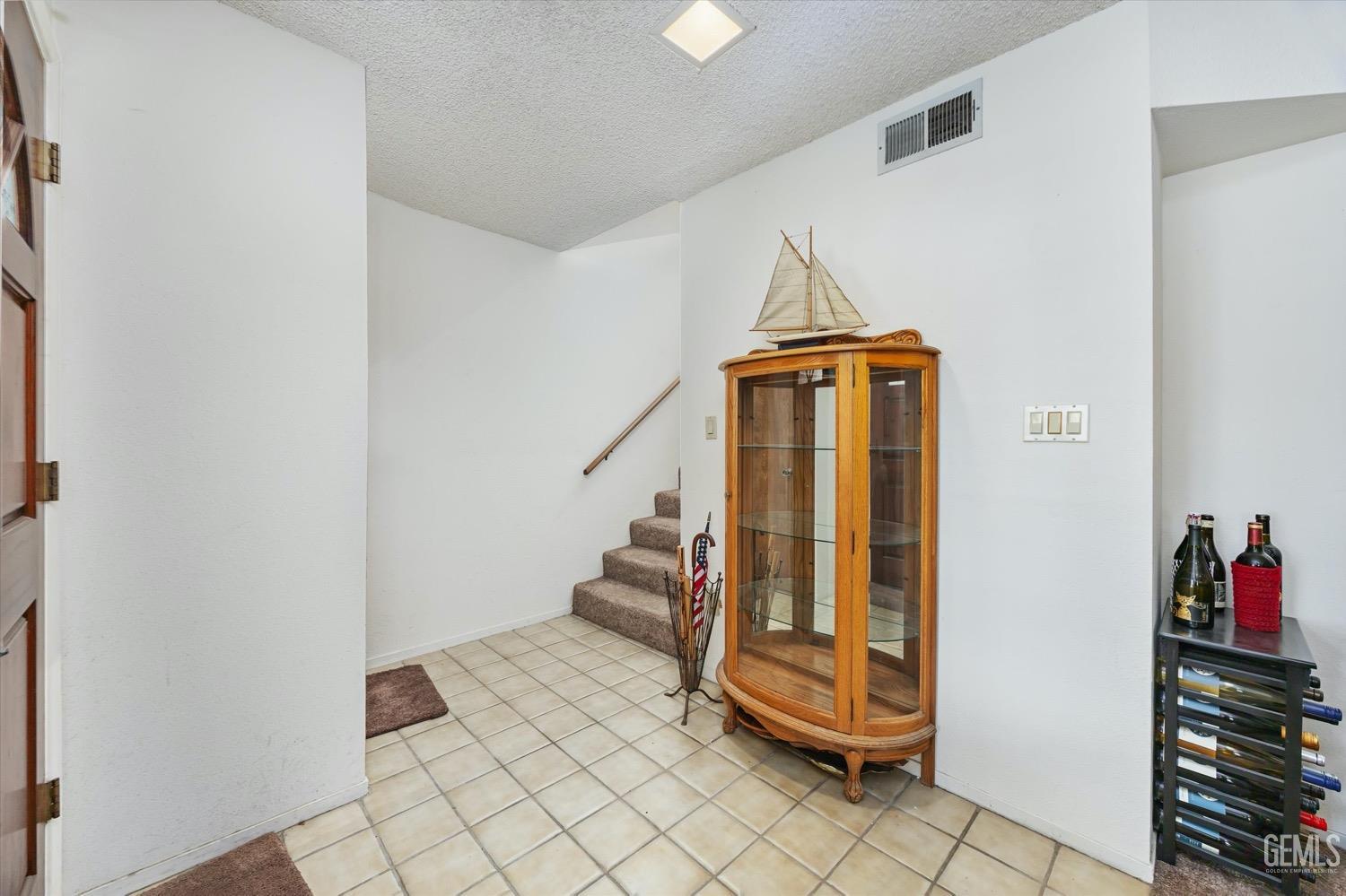 7330 Stockdale Highway Unit: 4