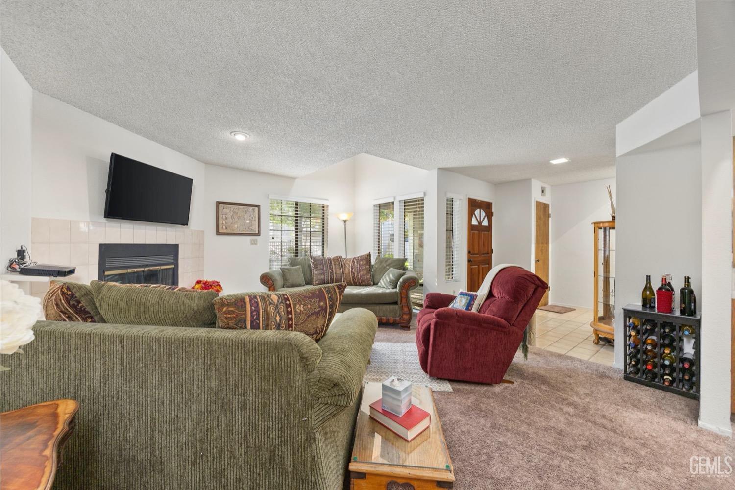 7330 Stockdale Highway Unit: 4