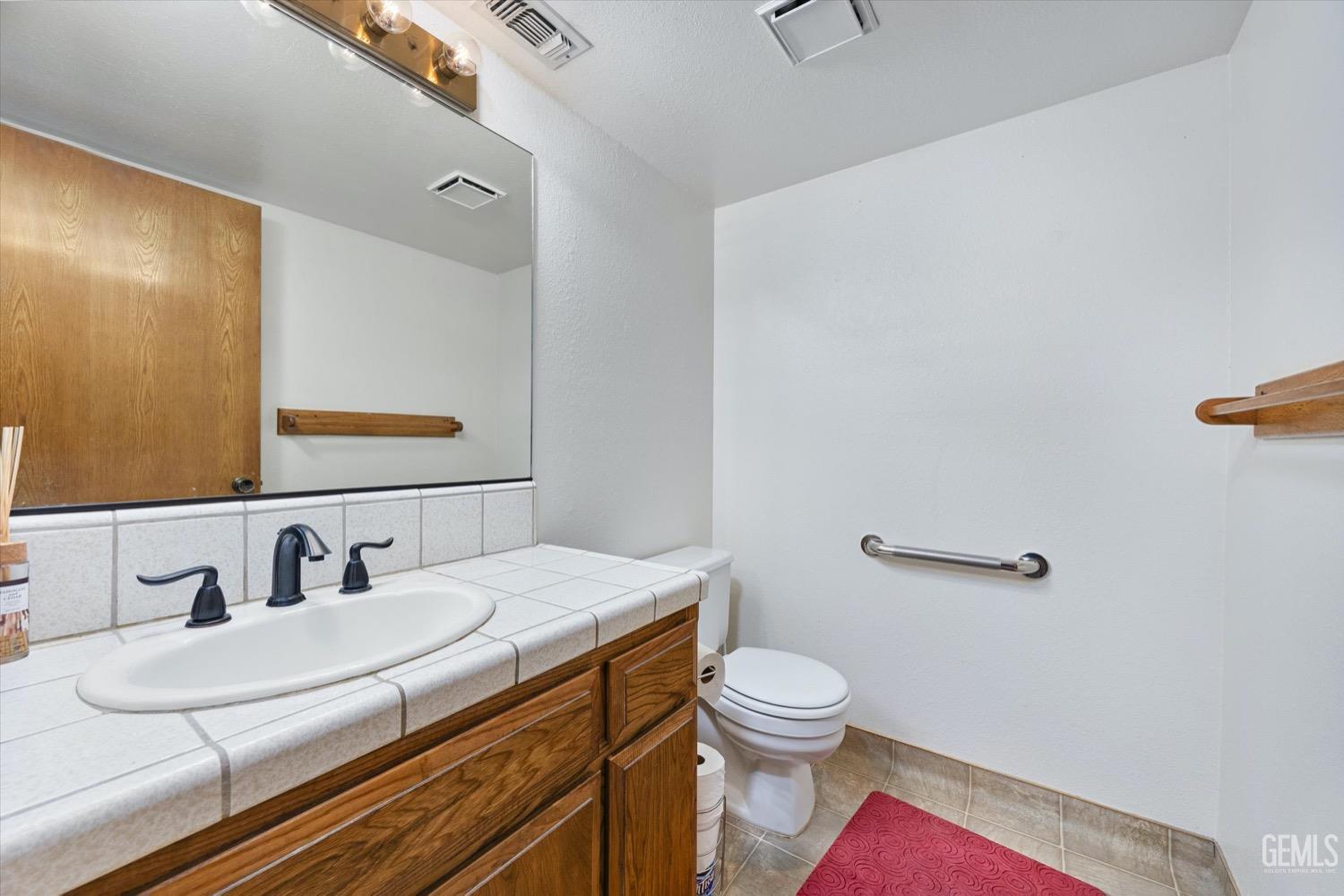 7330 Stockdale Highway Unit: 4