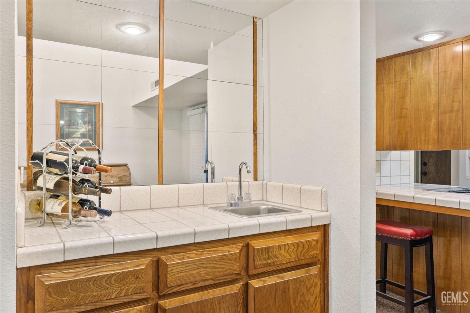 7330 Stockdale Highway Unit: 4