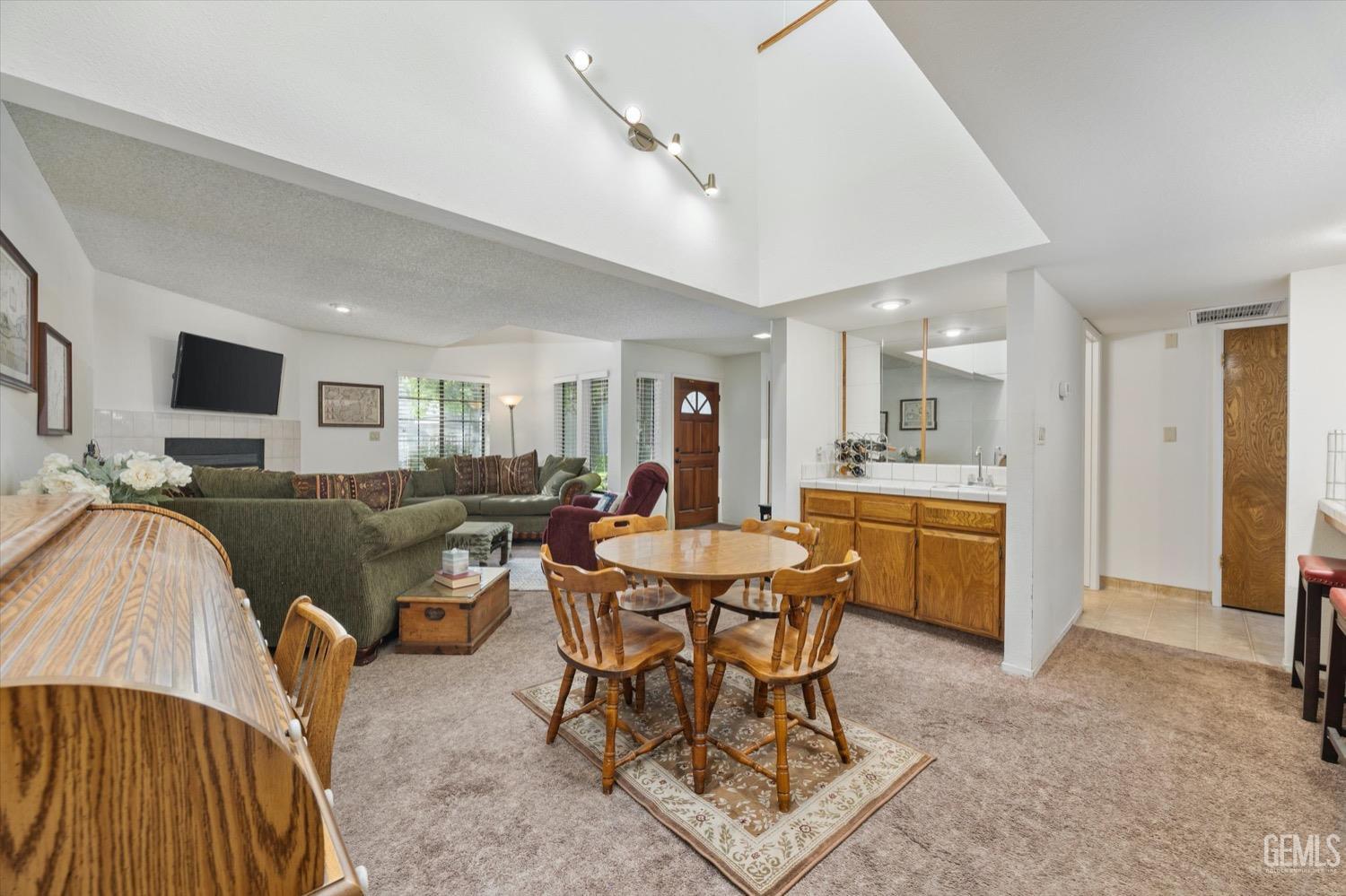 7330 Stockdale Highway Unit: 4