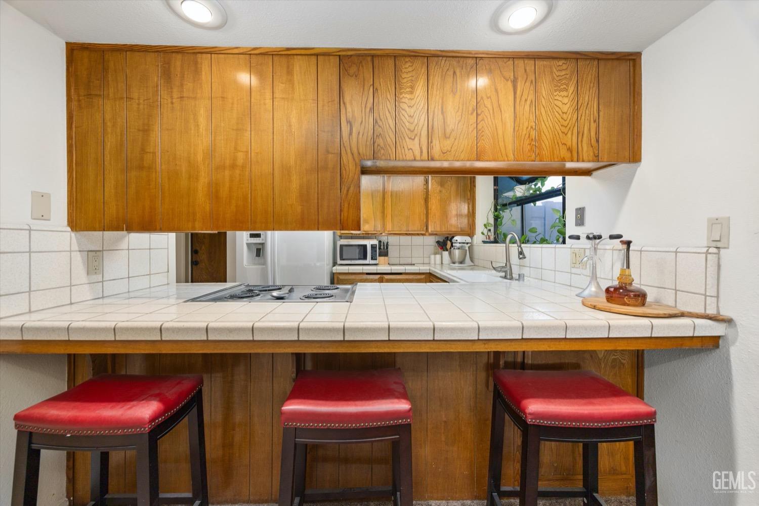 7330 Stockdale Highway Unit: 4