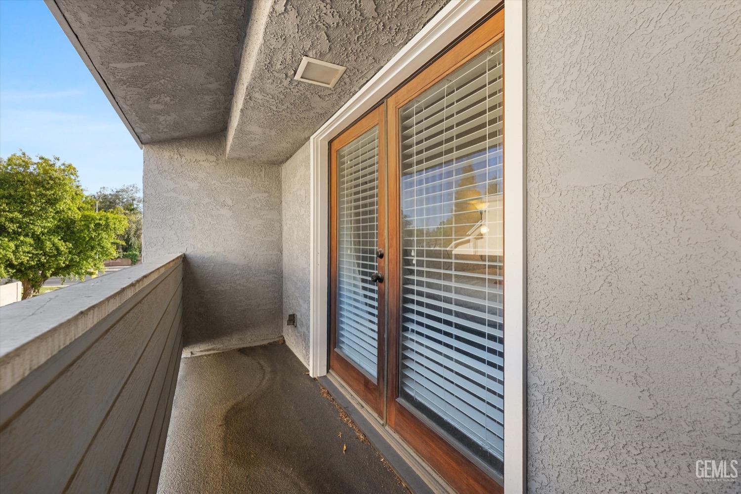 7330 Stockdale Highway Unit: 4