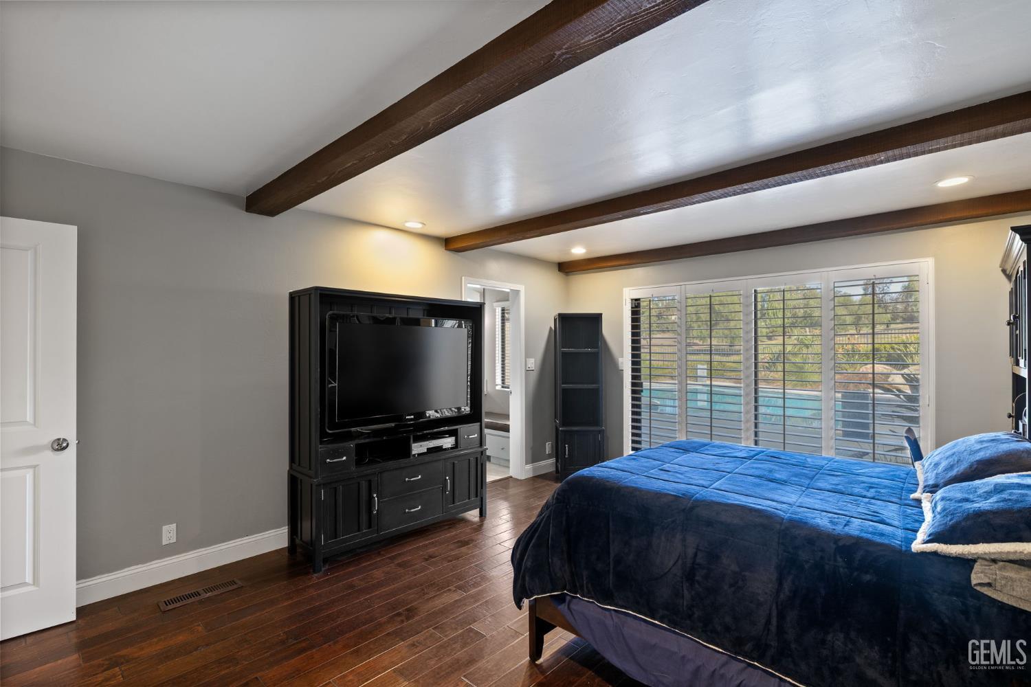 4290 Country Club Drive