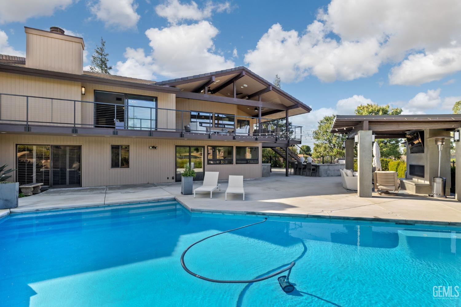 4290 Country Club Drive