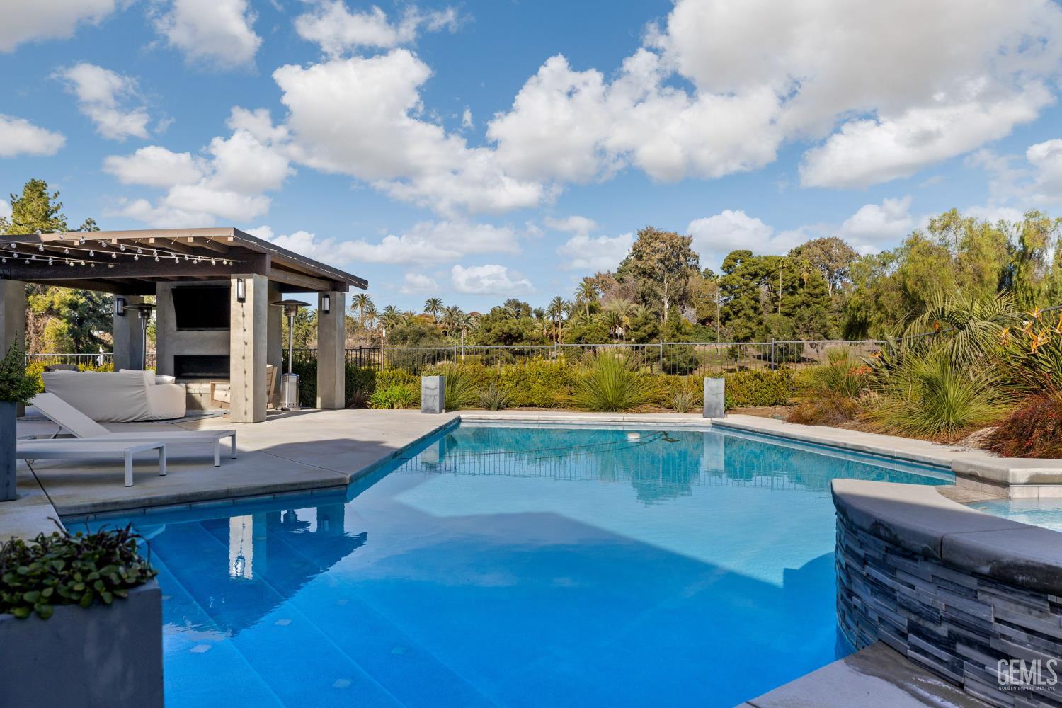 4290 Country Club Drive