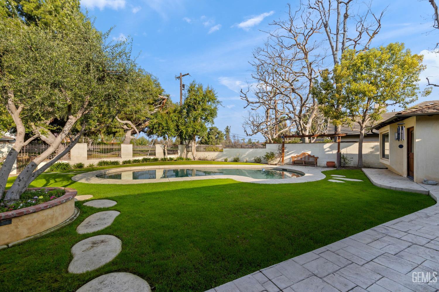 1233 Tam O Shanter Drive